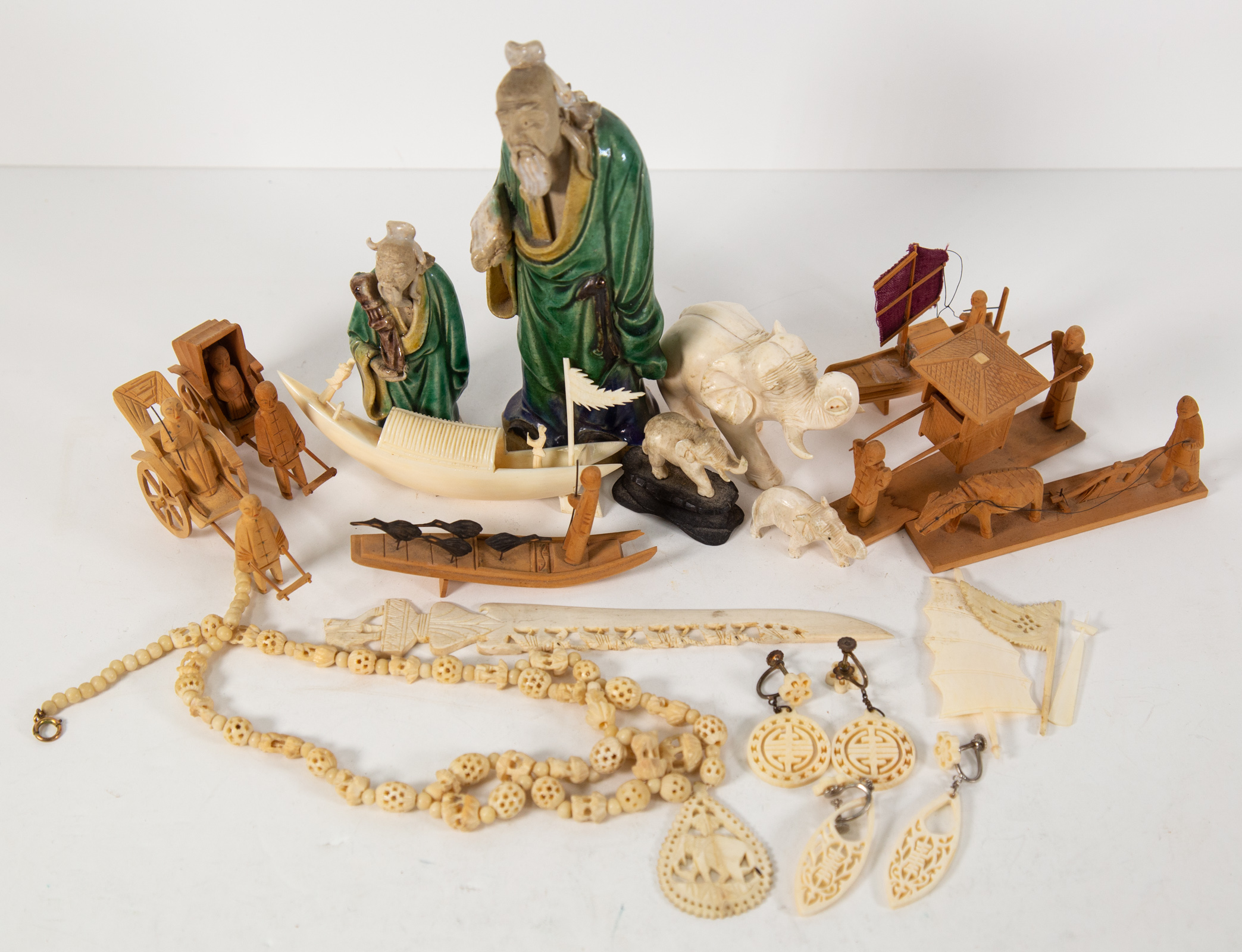 ASSORTED ASIAN STYLE ITEMS Including 2eab01
