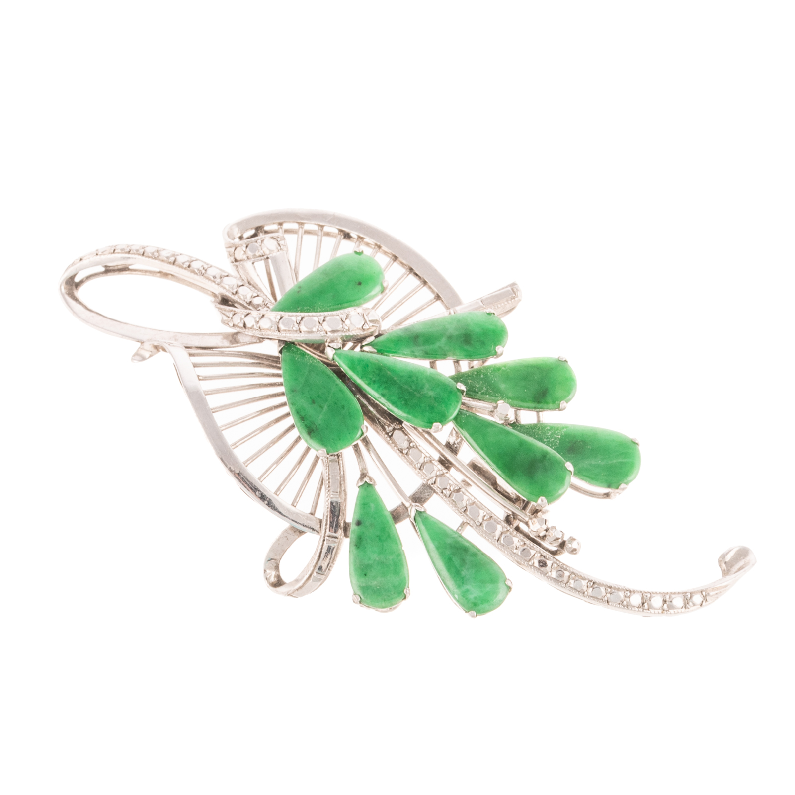 A JADE RIBBON BROOCH IN 18K 18K 2ead24