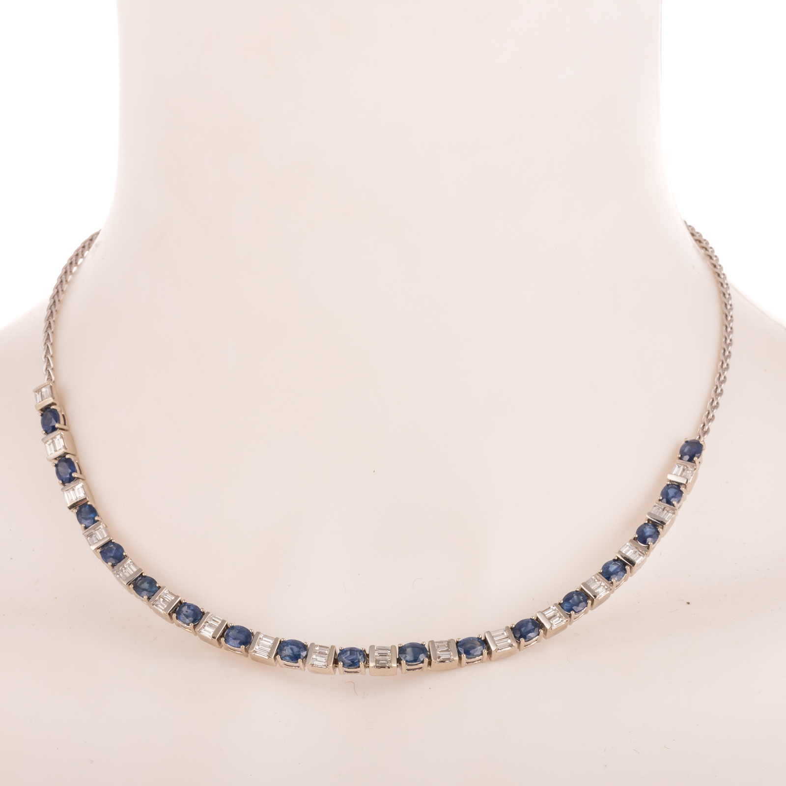 A CLASSIC SAPPHIRE & DIAMOND LINE