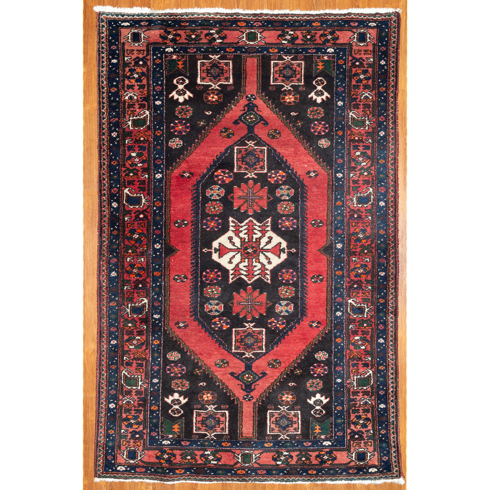 HAMADAN RUG, PERSIA, 4.9 X 6.9