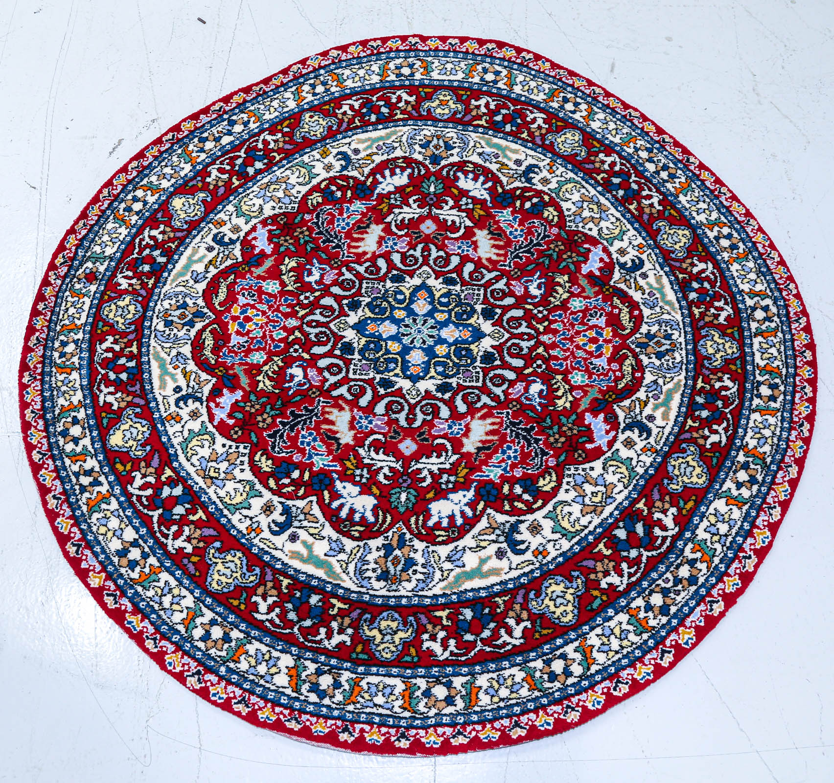 ROUND PERSIAN DESIGN RUG 4 11 2e8c23