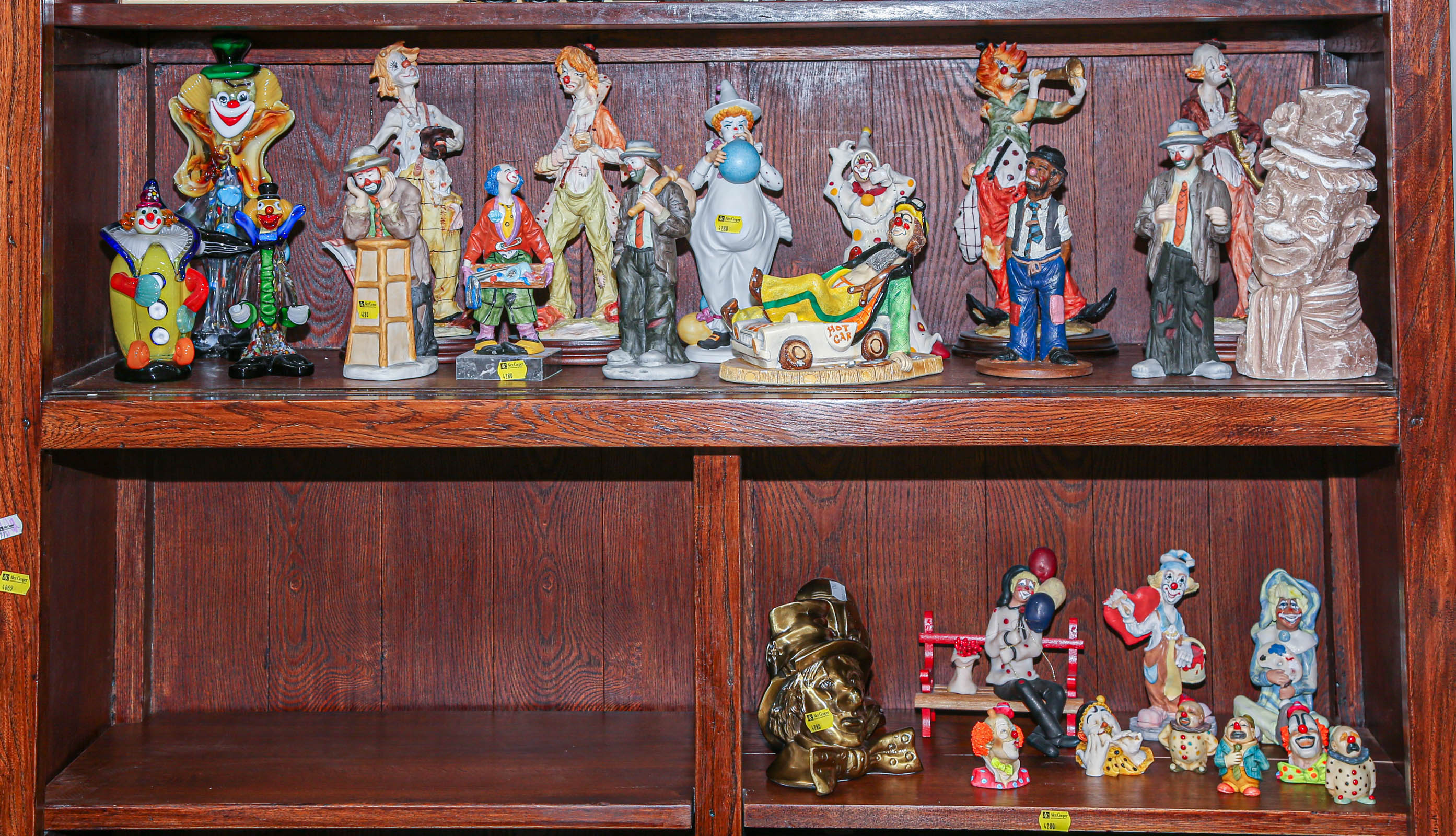 COLLECTION OF ASSORTED CLOWN FIGURES 2e8c37