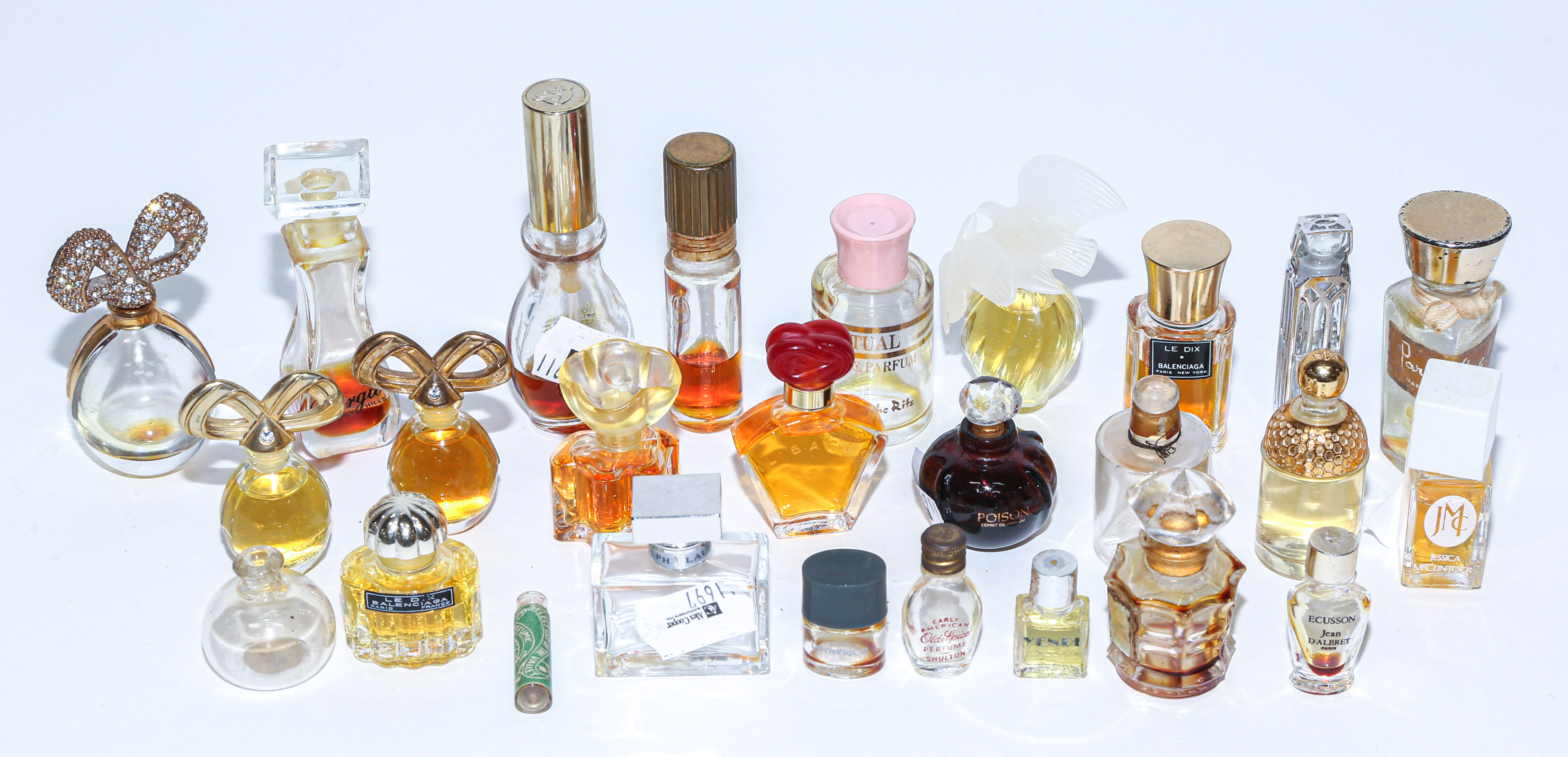 AN ASSORTMENT OF SMALL PERFUME 2e8c48