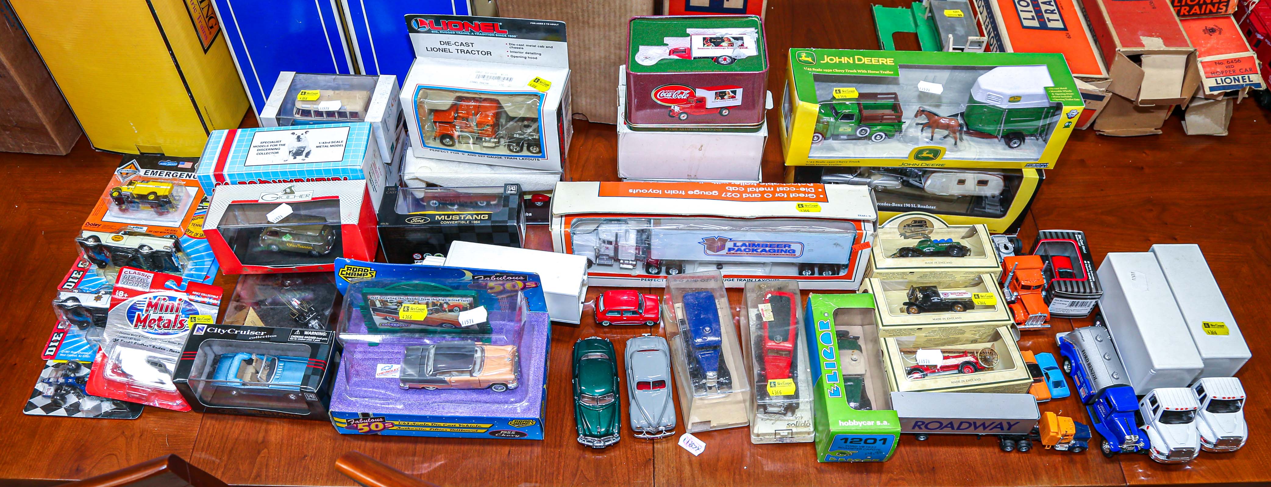 SELECTION OF DIE-CAST METAL VEHICLES