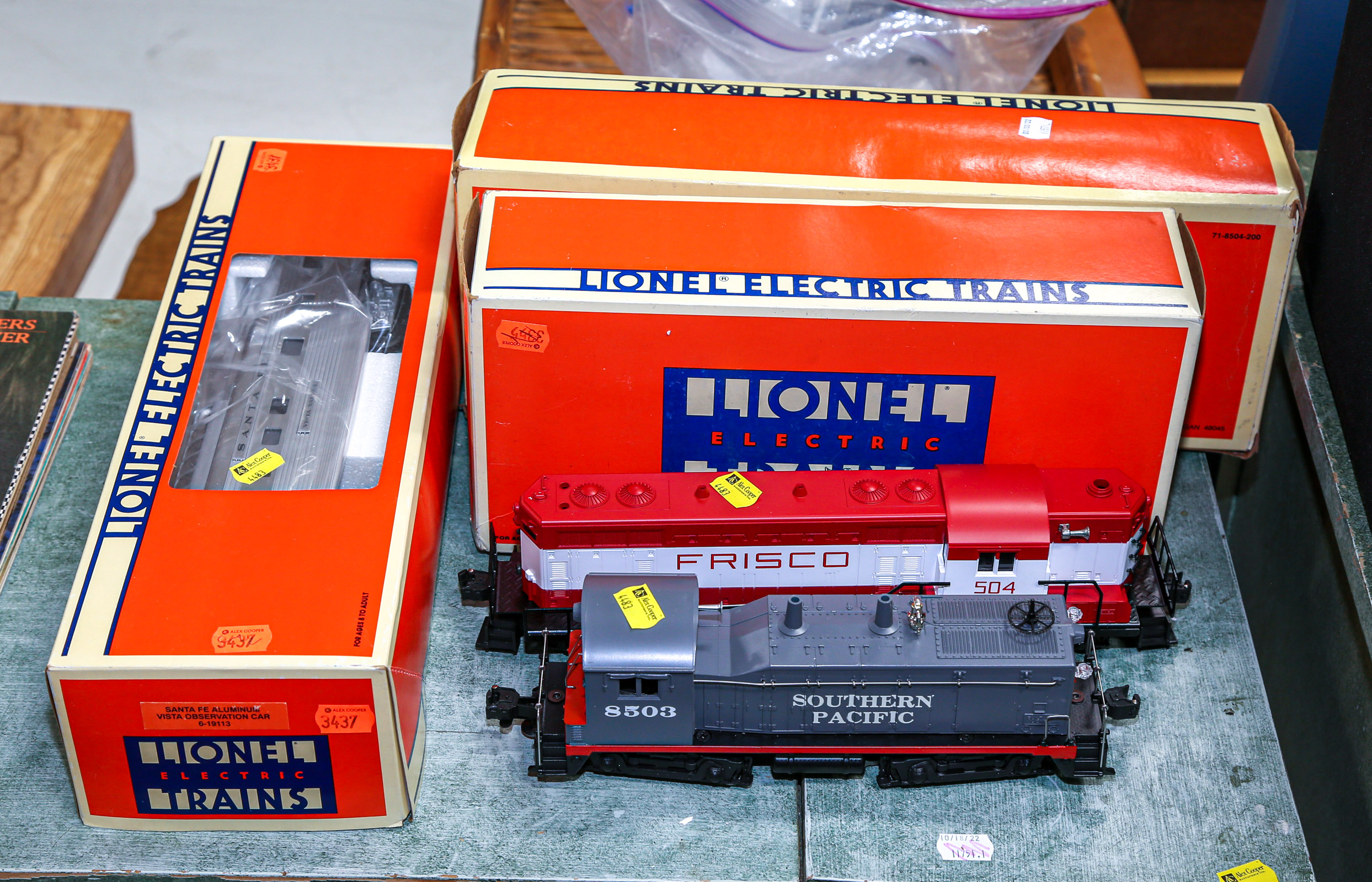 TWO LIONEL DIESEL ENGINES A LIONEL 2e8d08