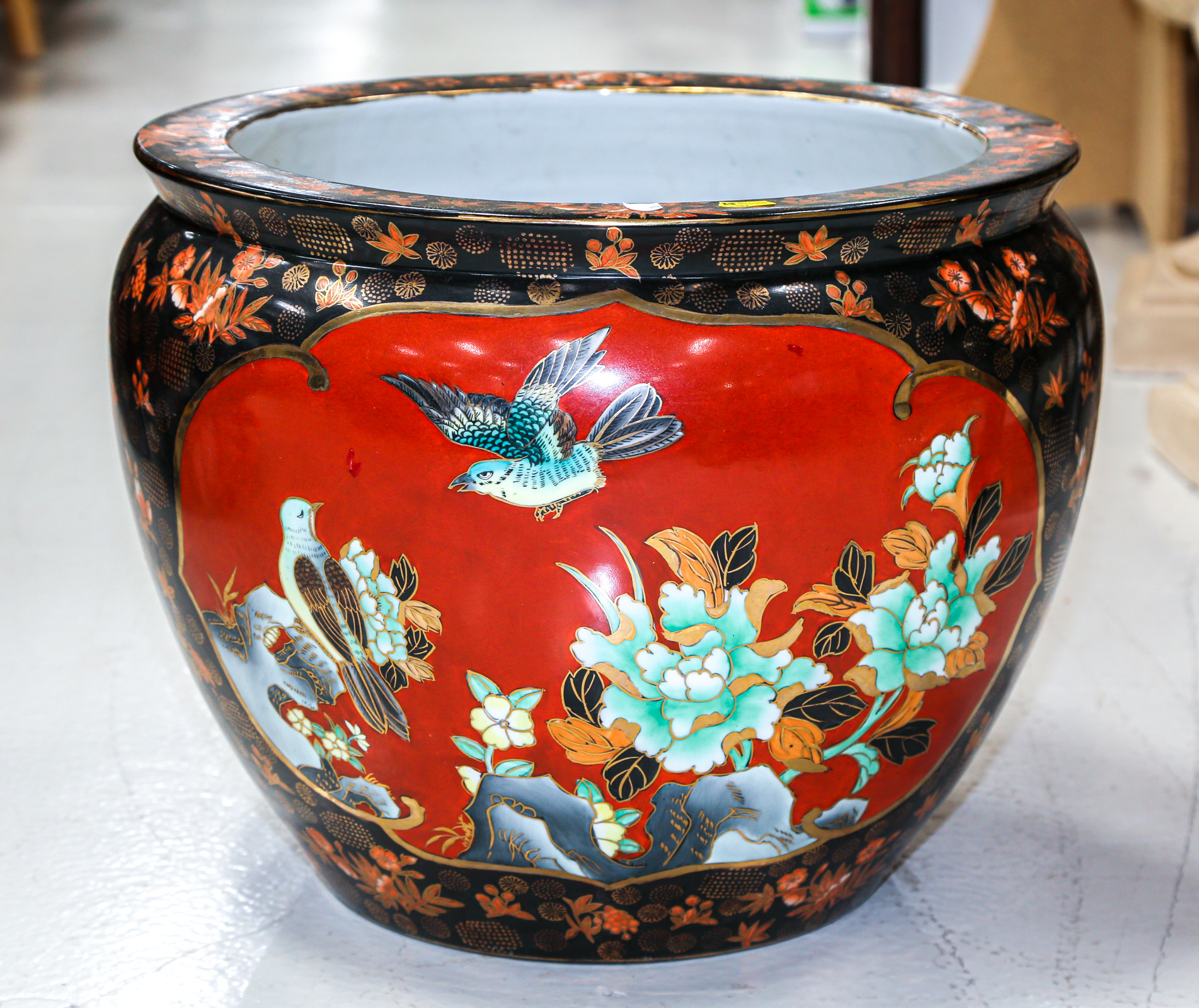 CHINESE HAND PAINTED PORCELAIN 2e8d72