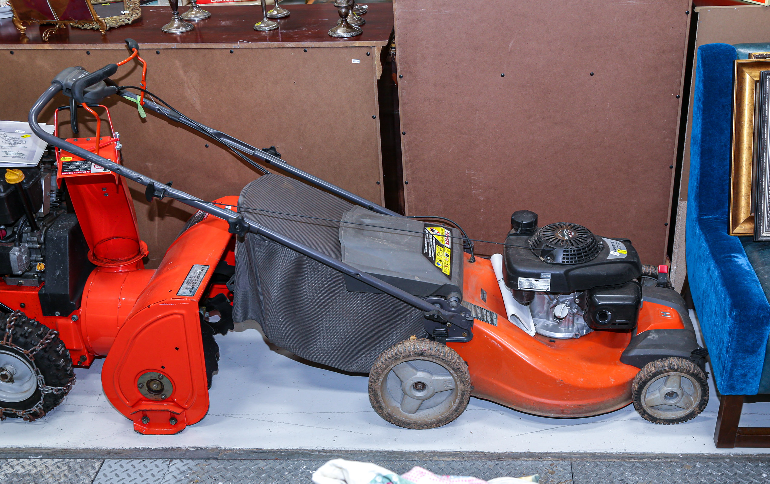 HUSQVARNA SELF-PROPELLED LAWN MOWER