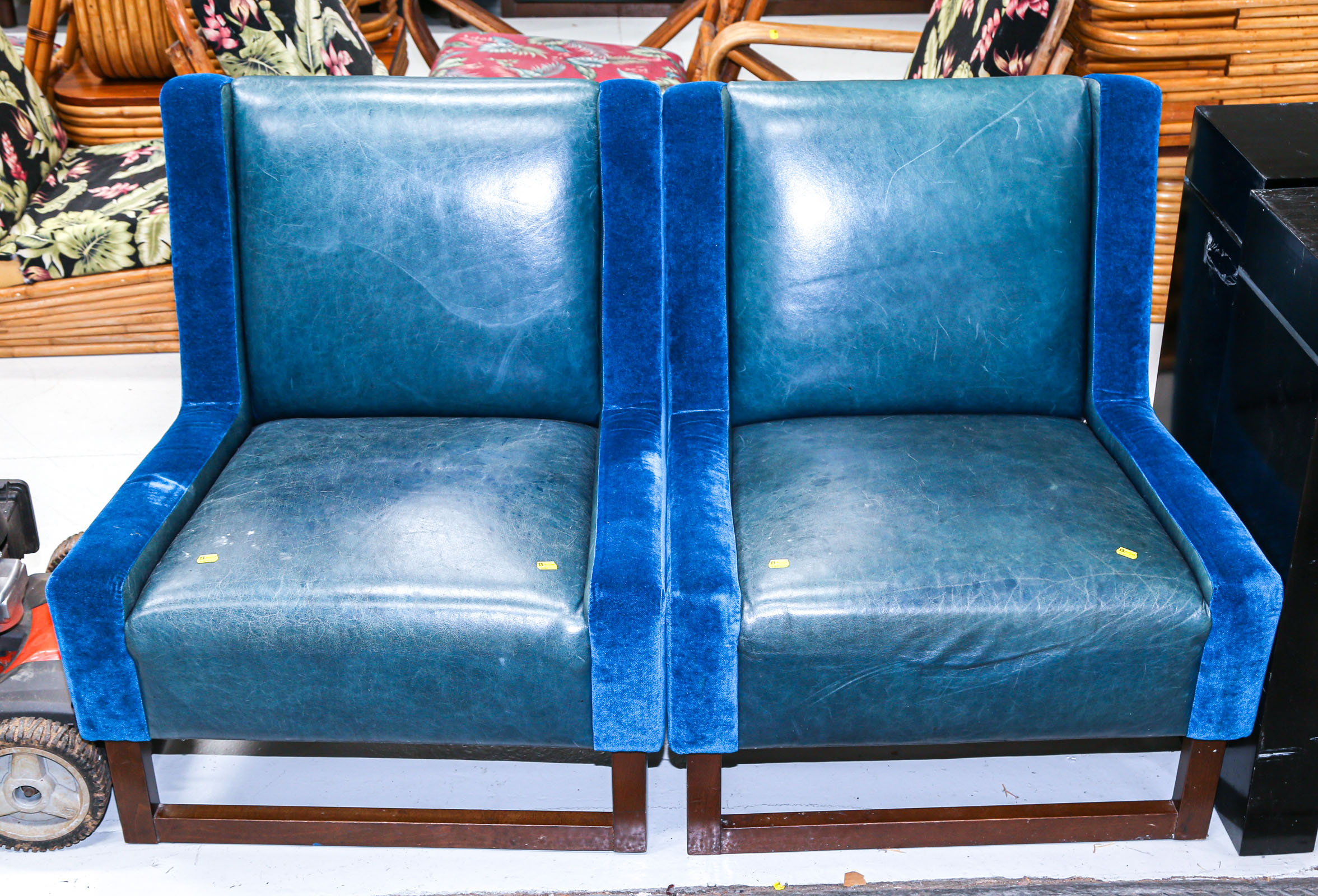 A PAIR OF 1960S MODERN LOUNGE CHAIRS 2e8d95