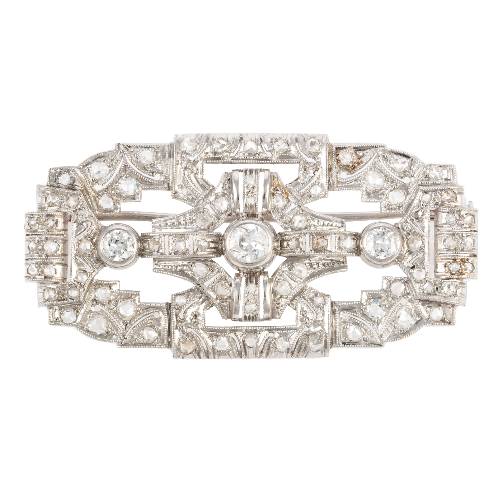 AN ART DECO DIAMOND BROOCH IN PLATINUM 2e8f33