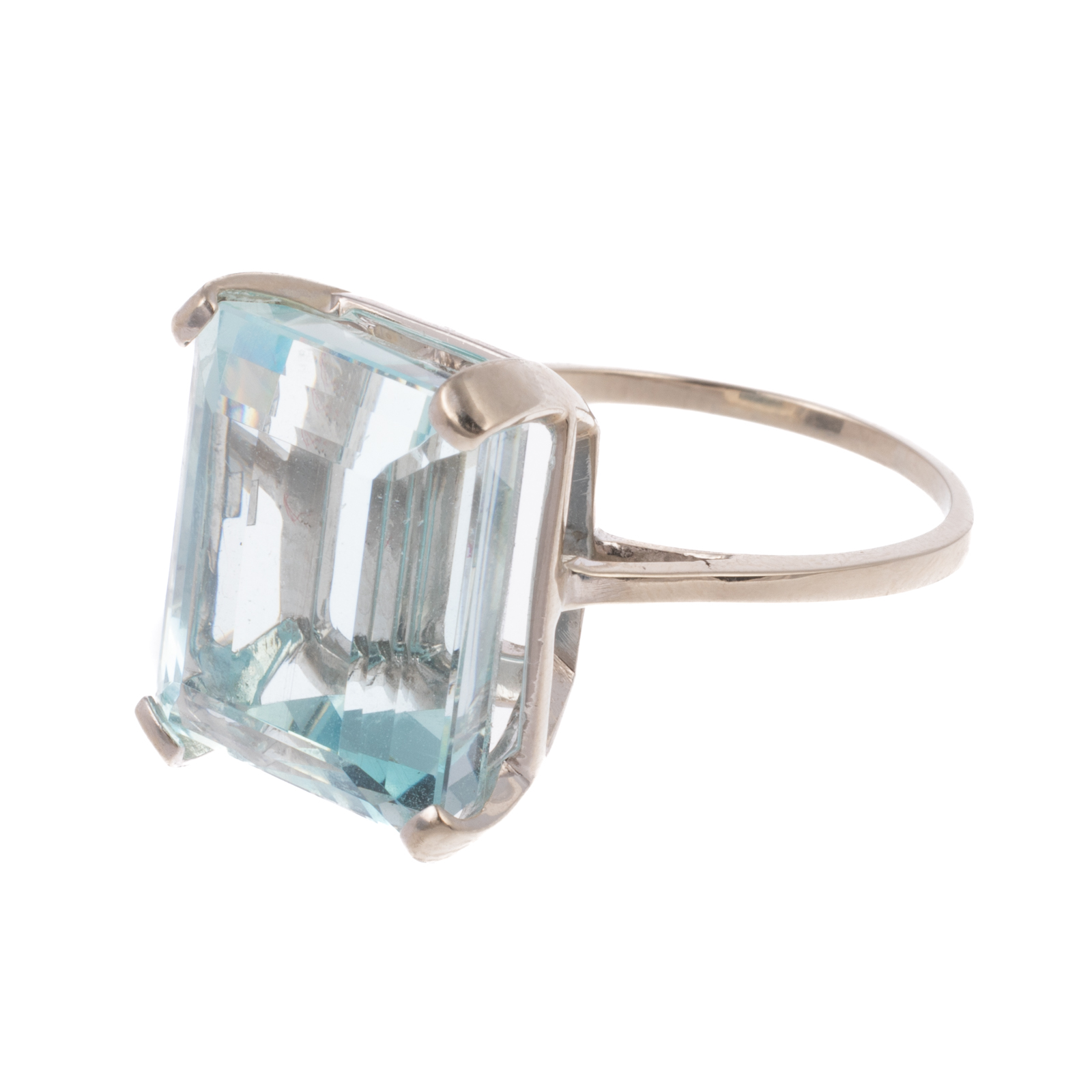 A 13 50CT AQUAMARINE RING IN 14K 2e8f61