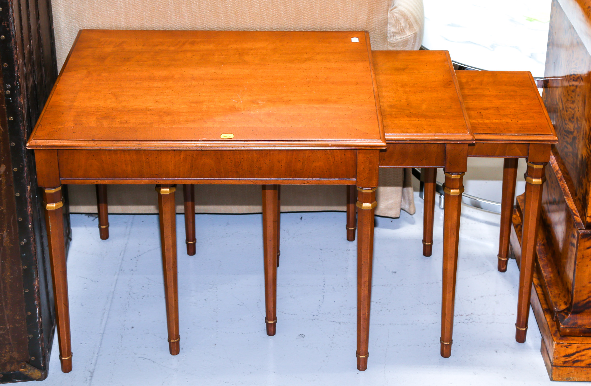 SET OF THREE HENREDON NESTING TABLES 2e920f