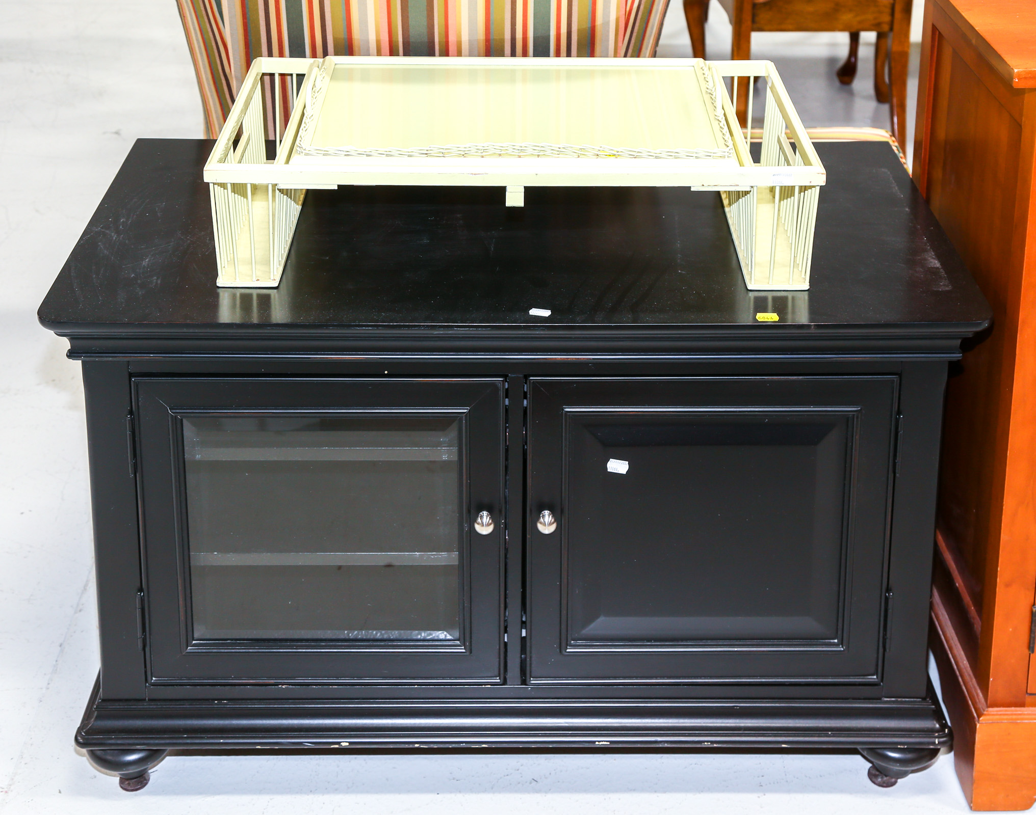 COLONIAL STYLE TELEVISION STAND