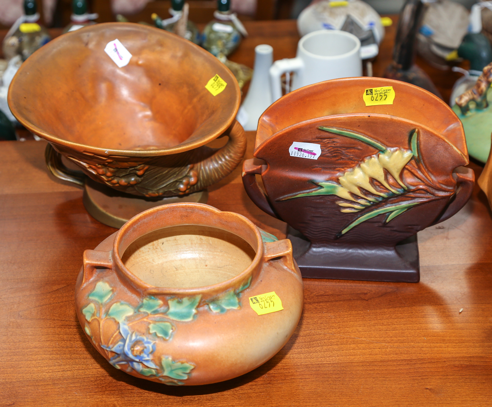 THREE PIECES OF ROSEVILLE ART POTTERY 2e92c2