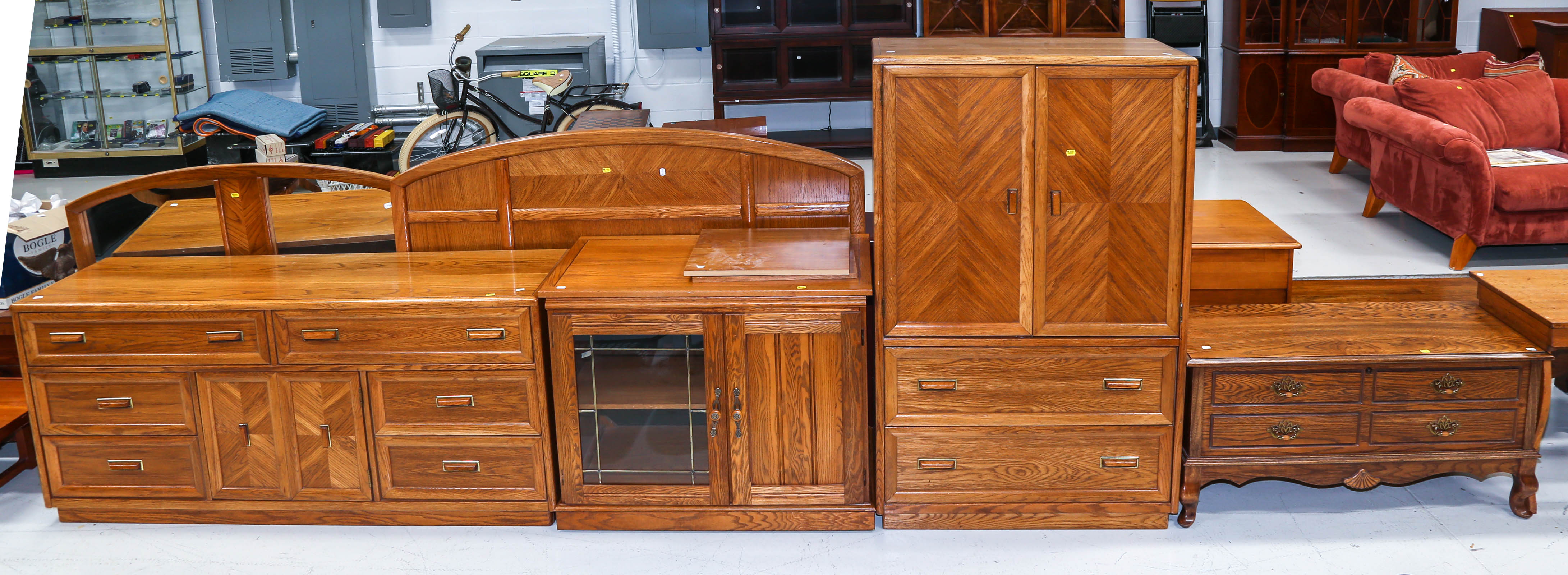 SIX PIECES OF ASSORTED FURNITURE