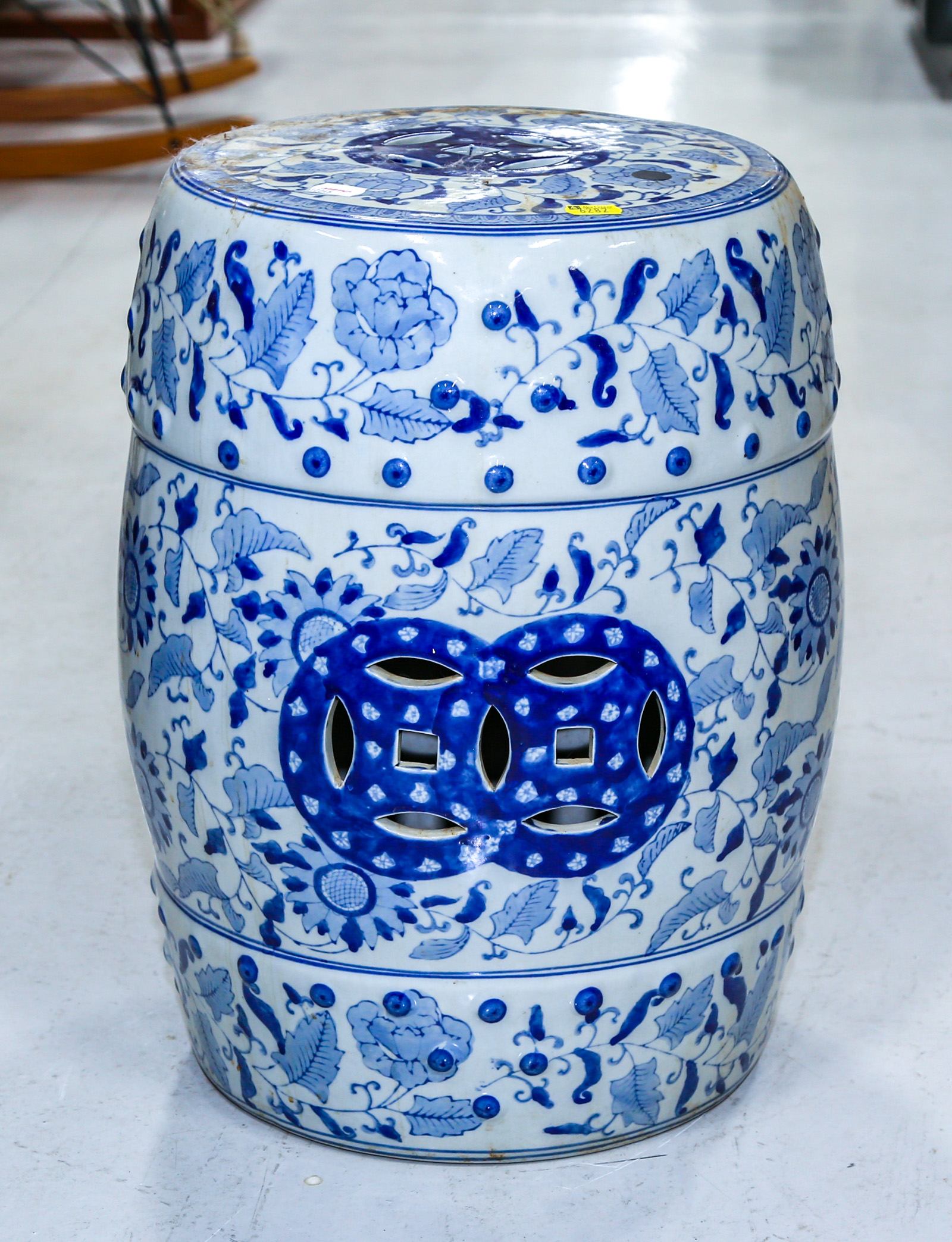A CHINESE BLUE & WHITE PORCELAIN