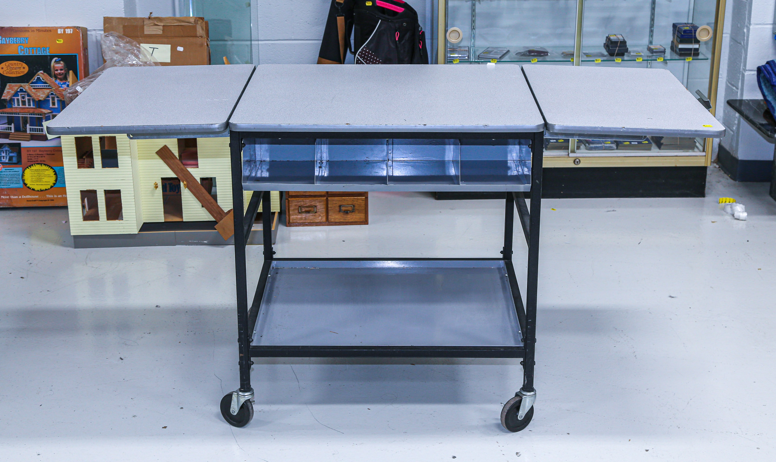 ROLLABOUT WORK TABLE With drop side