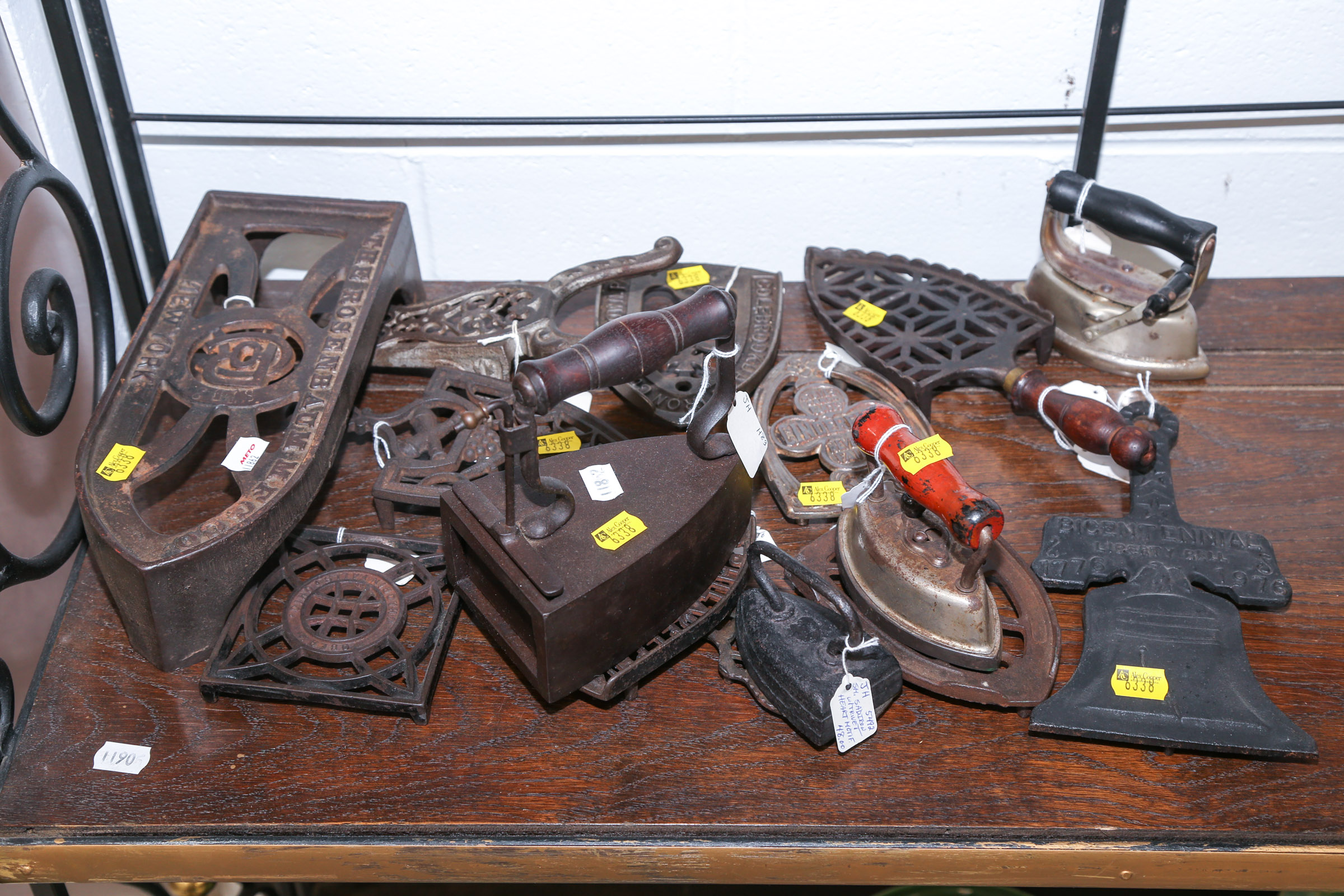 GROUP OF VINTAGE IRONS & TRIVETS