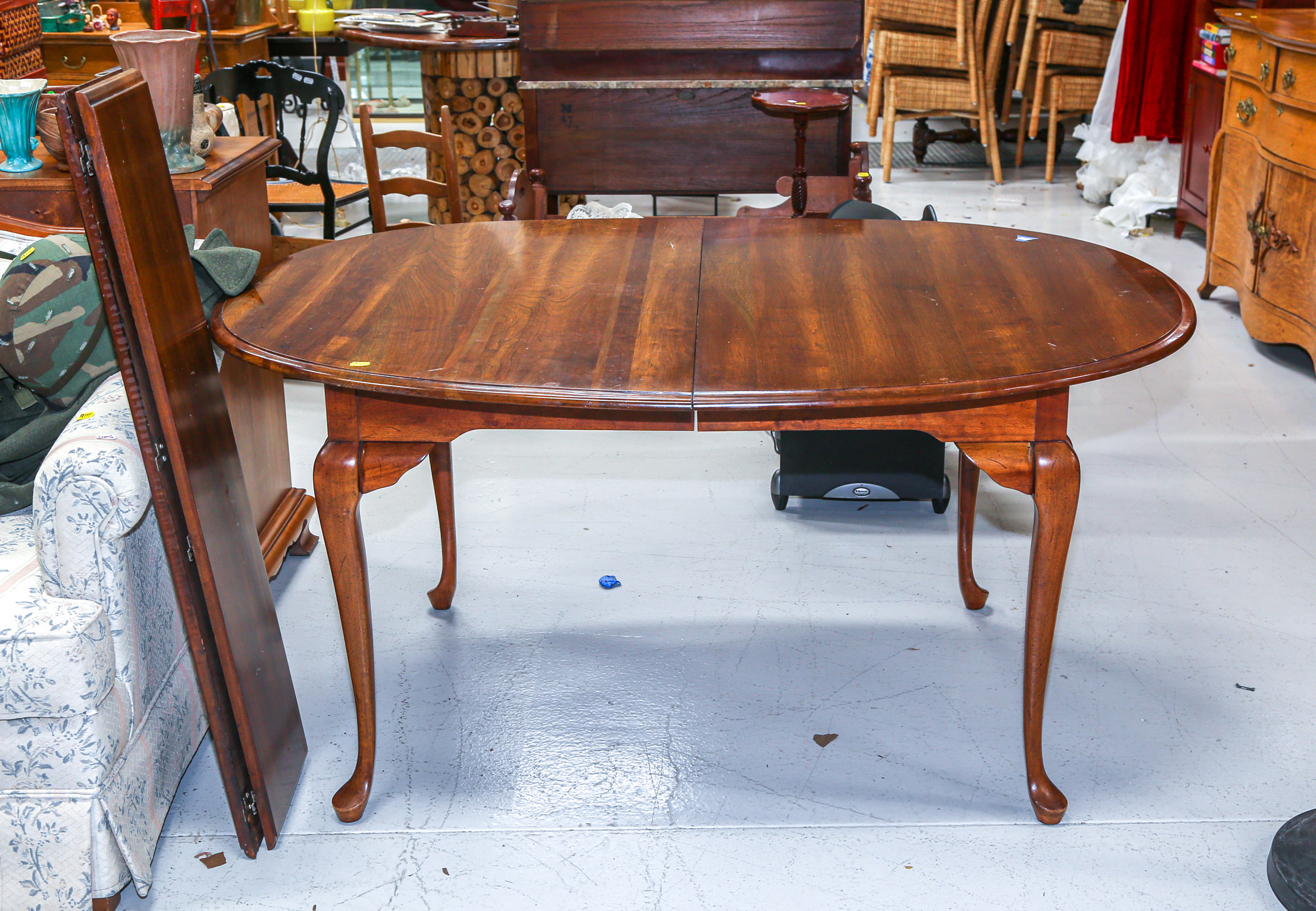 QUEEN ANNE STYLE DINING TABLE WITH