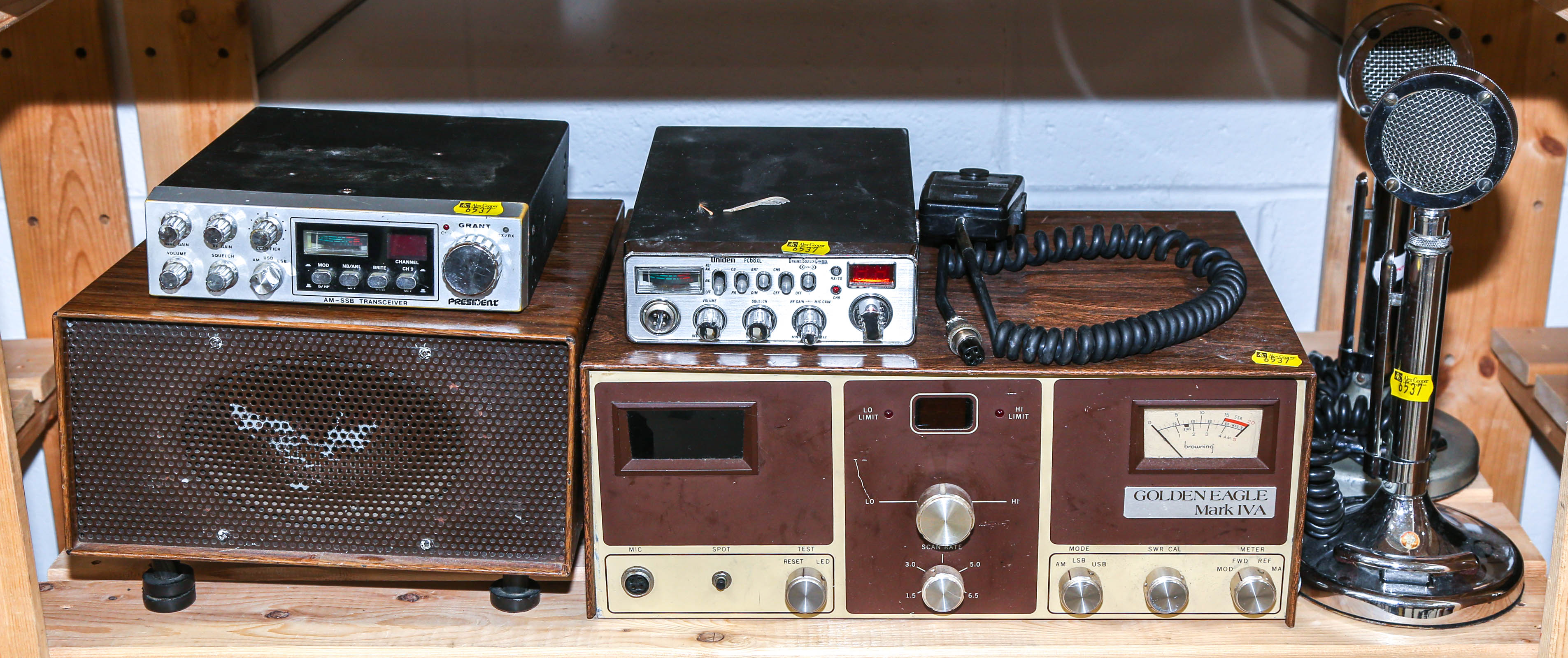 GROUPING OF VINTAGE AUDIO EQUIPMENT 2e93d5