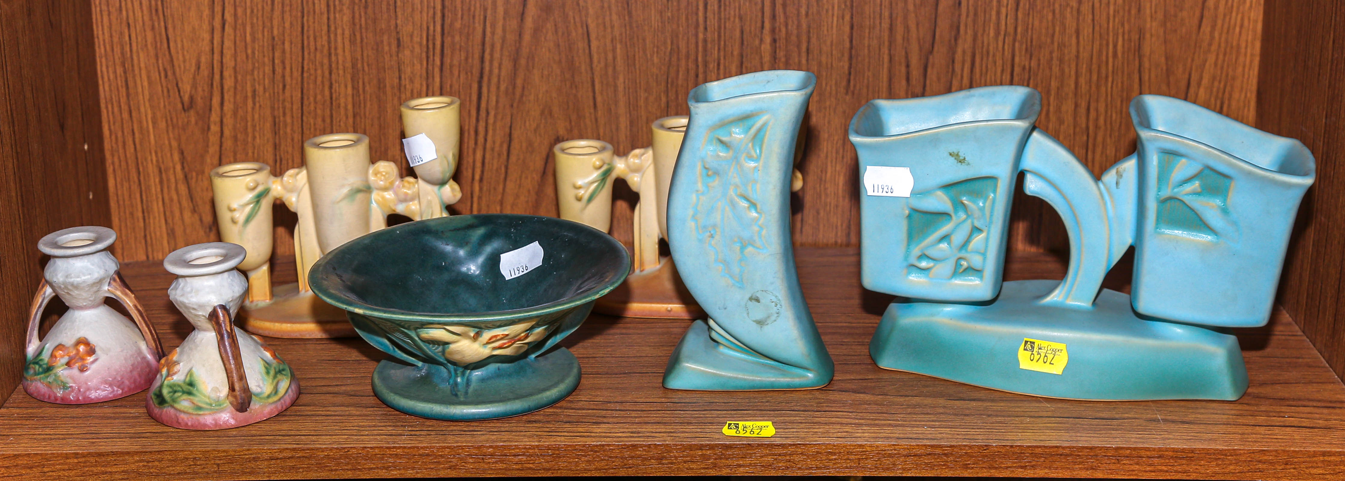 SEVEN PIECES OF ROSEVILLE ART POTTERY 2e93ee