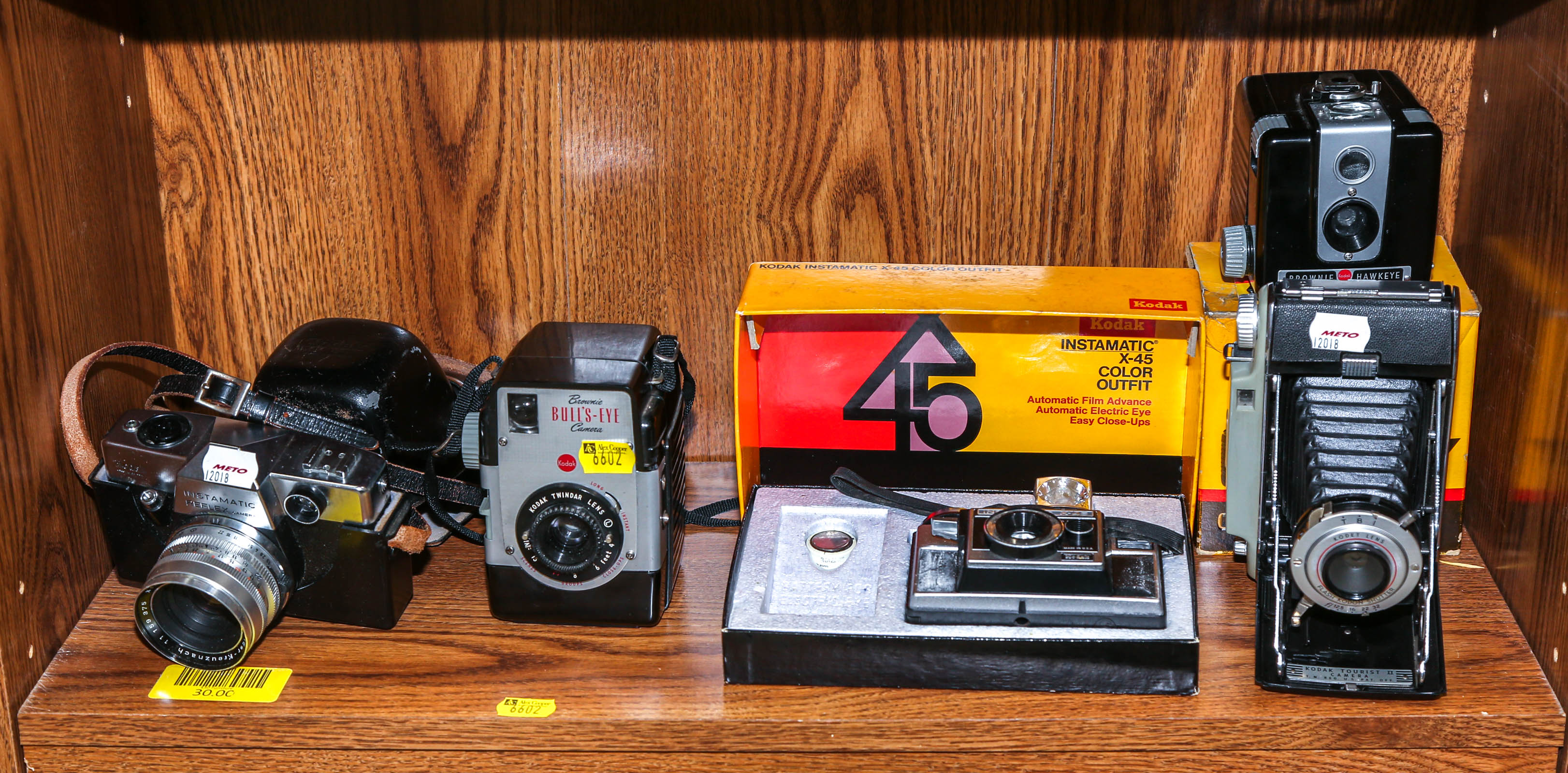 ASSORTMENT OF FIVE CAMERAS Including 2e9413