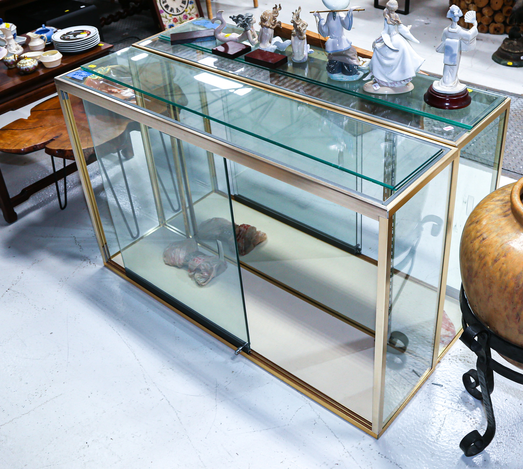 GLASS DISPLAY CABINET With two