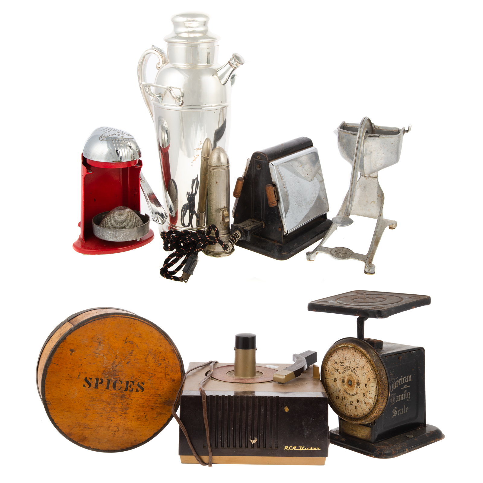 SELECTION OF KITCHEN COLLECTIBLES With