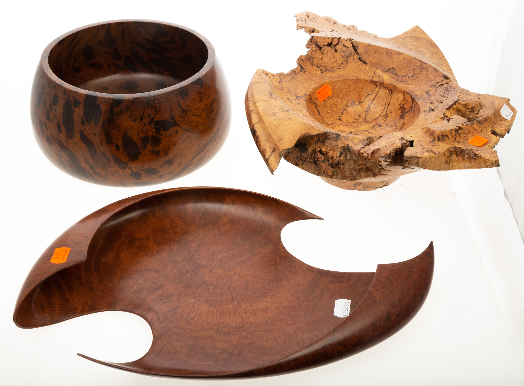 THREE CONTEMPORARY WOOD BOWLS One by