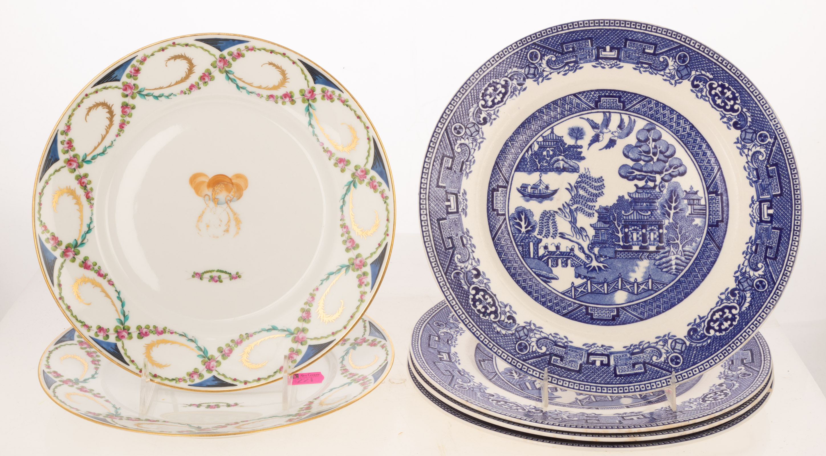 TWO PIECES OF FRENCH ARMORIAL DISHES 2e95a6