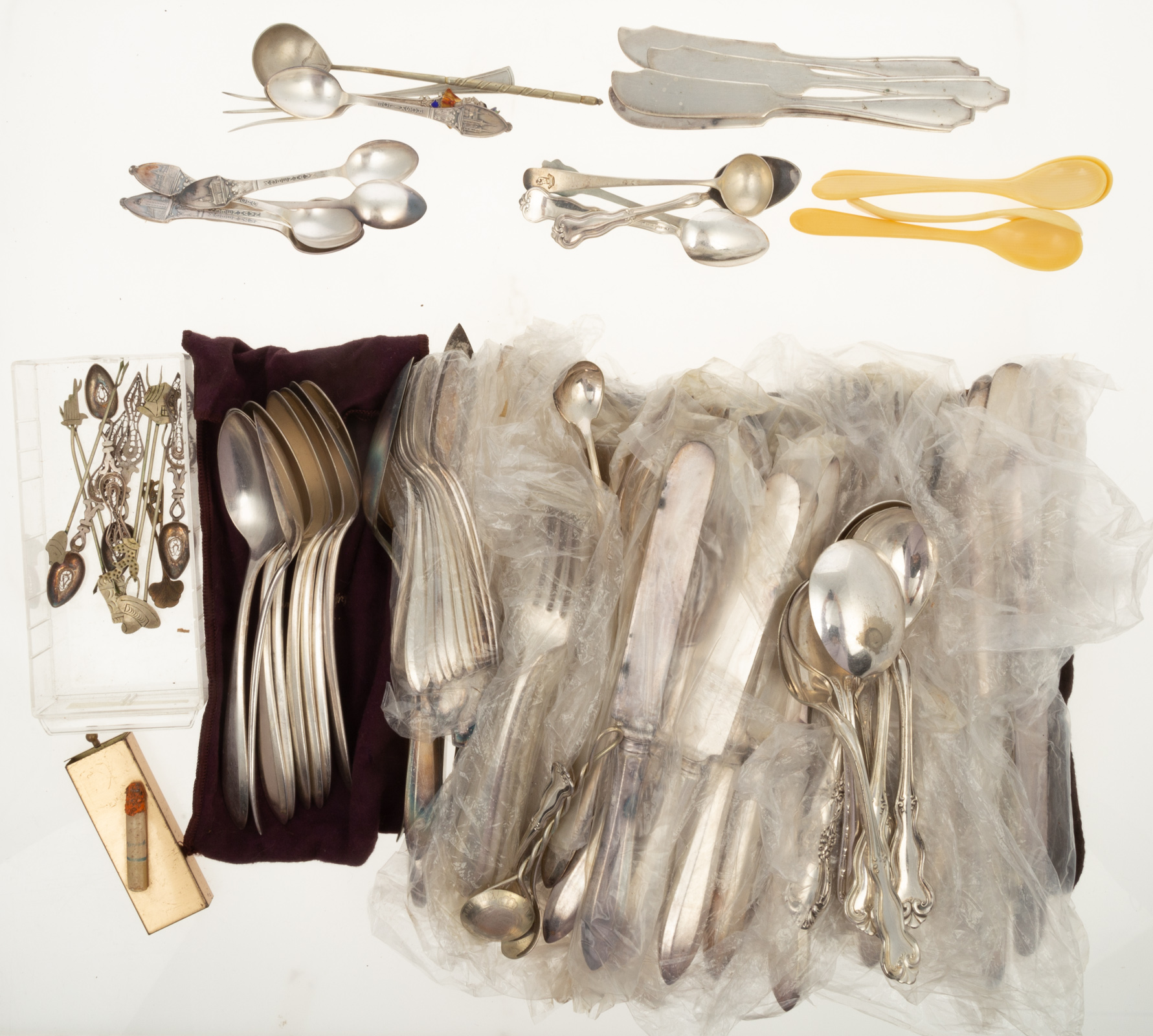 LARGE ASSORTMENT OF SILVER PLATED 2e9607