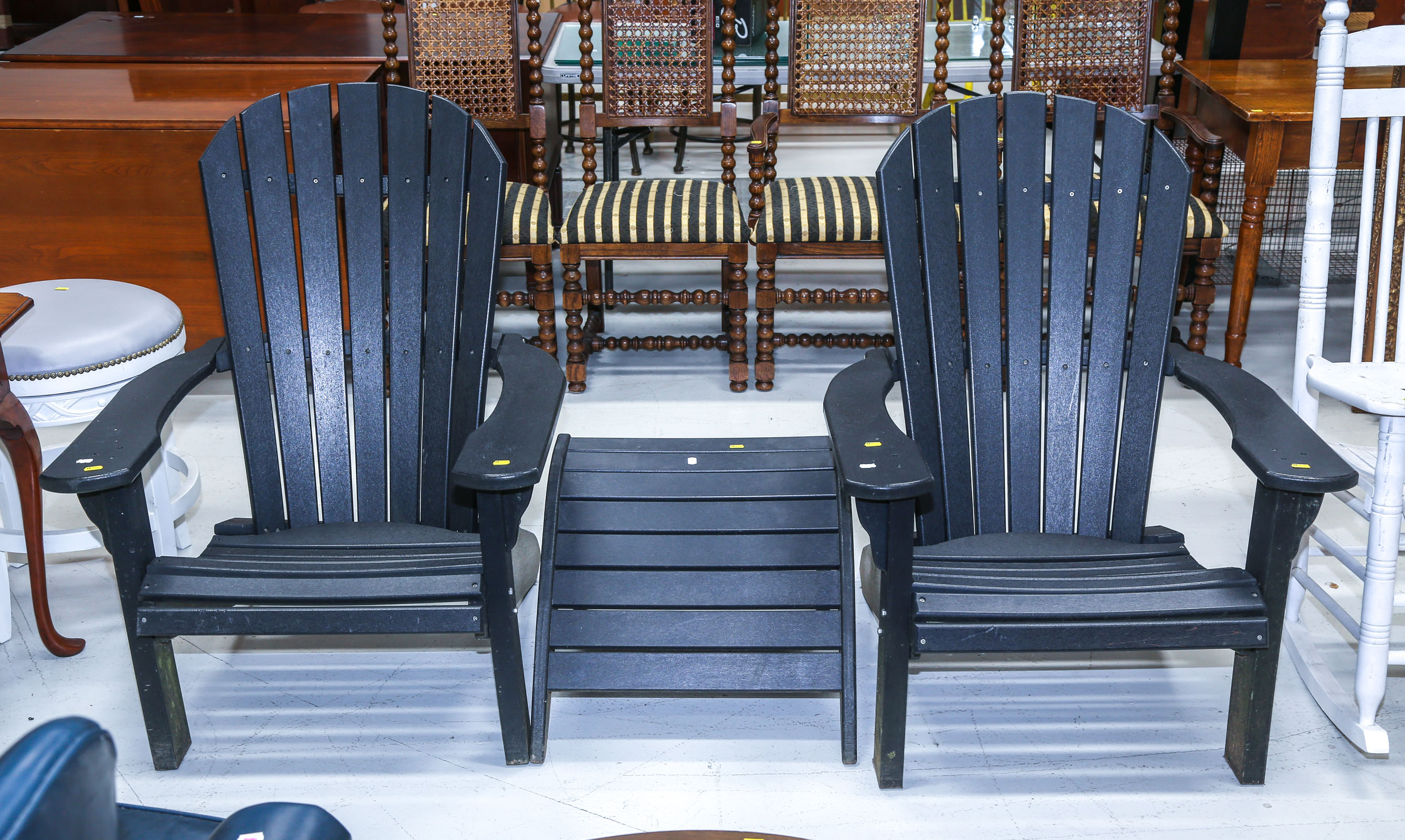 A PAIR OF ADIRONDACK STYLE ARMCHAIRS 2e96c8