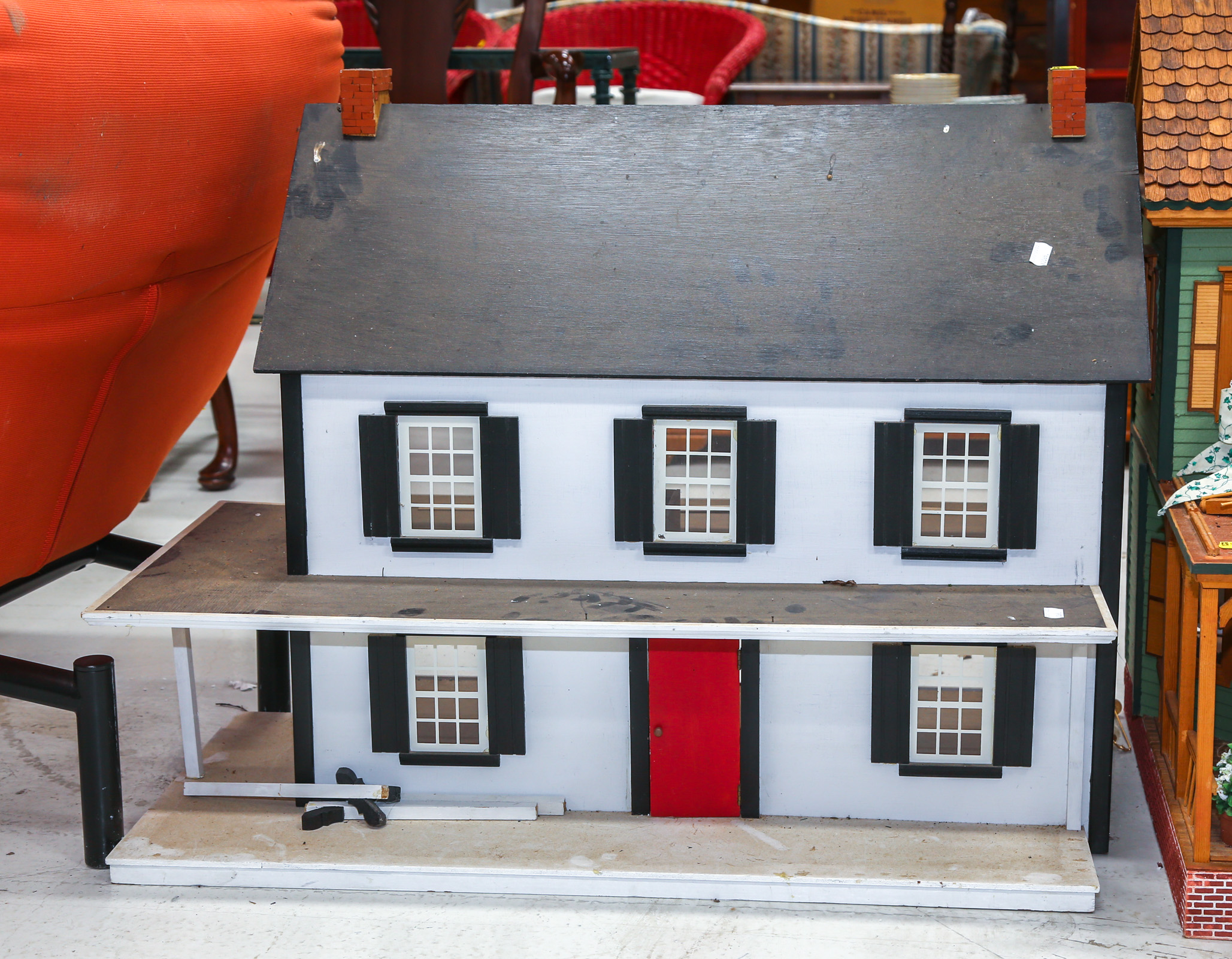 LARGE CONTEMPORARY DOLL HOUSE 28