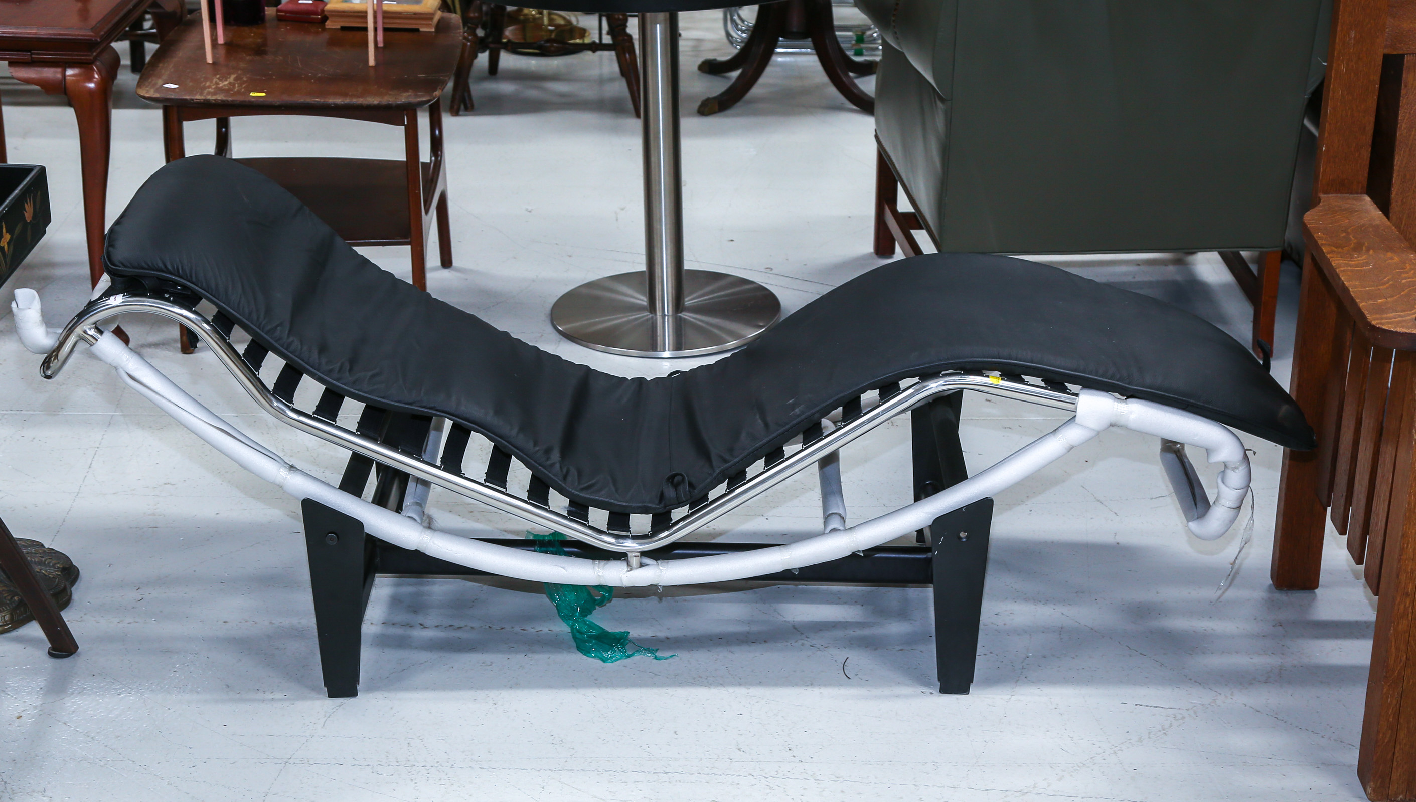 LE CORBUSIER LC4 STYLE CHAISE LOUNGE