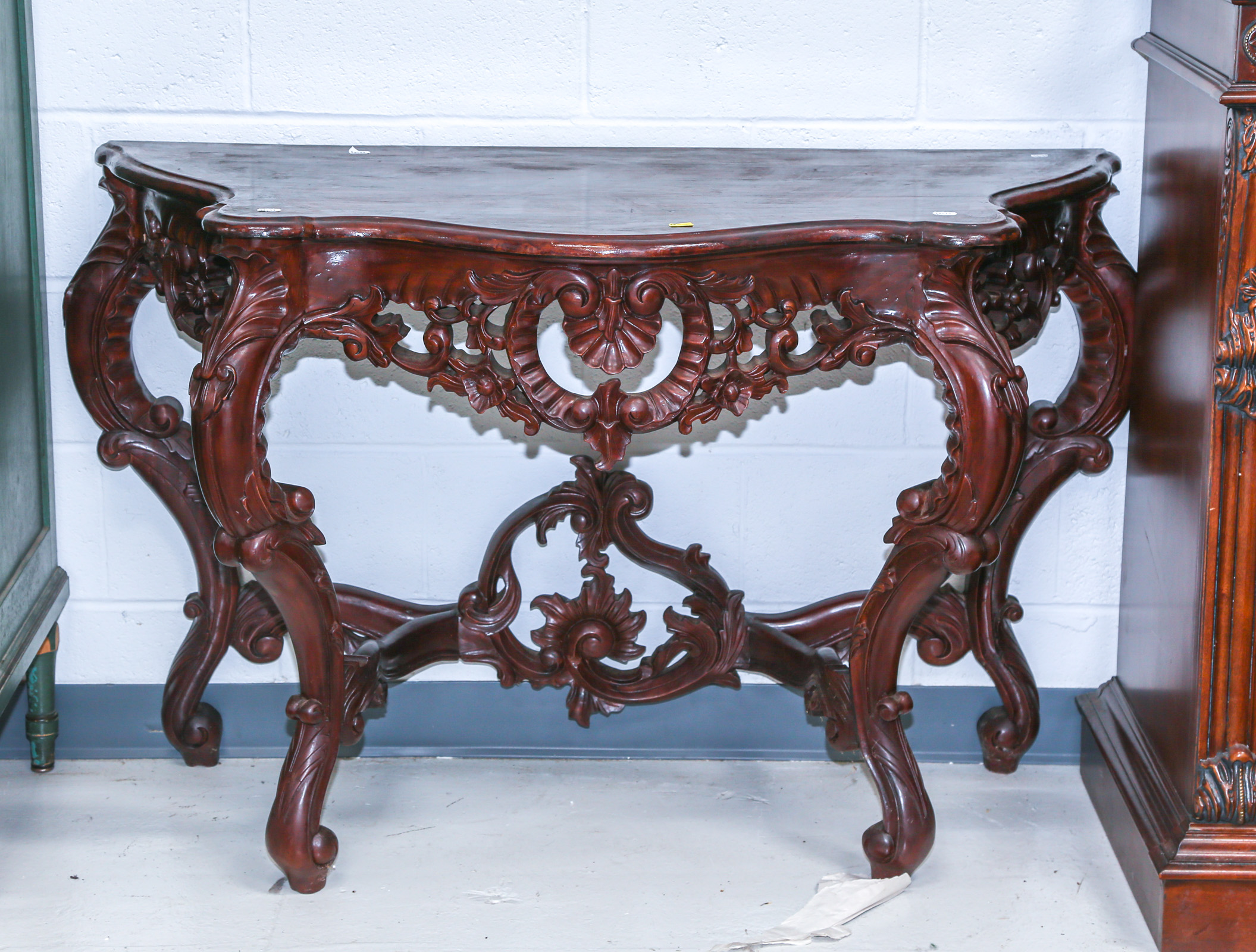 ROCOCO STYLE CARVED MAHOGANY CONSOLE 2e9714