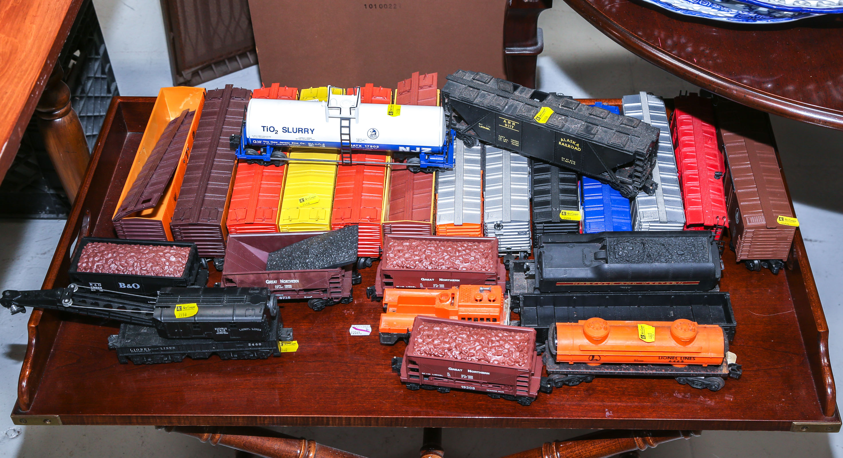 LARGE GROUP OF LIONEL "O" GAUGE