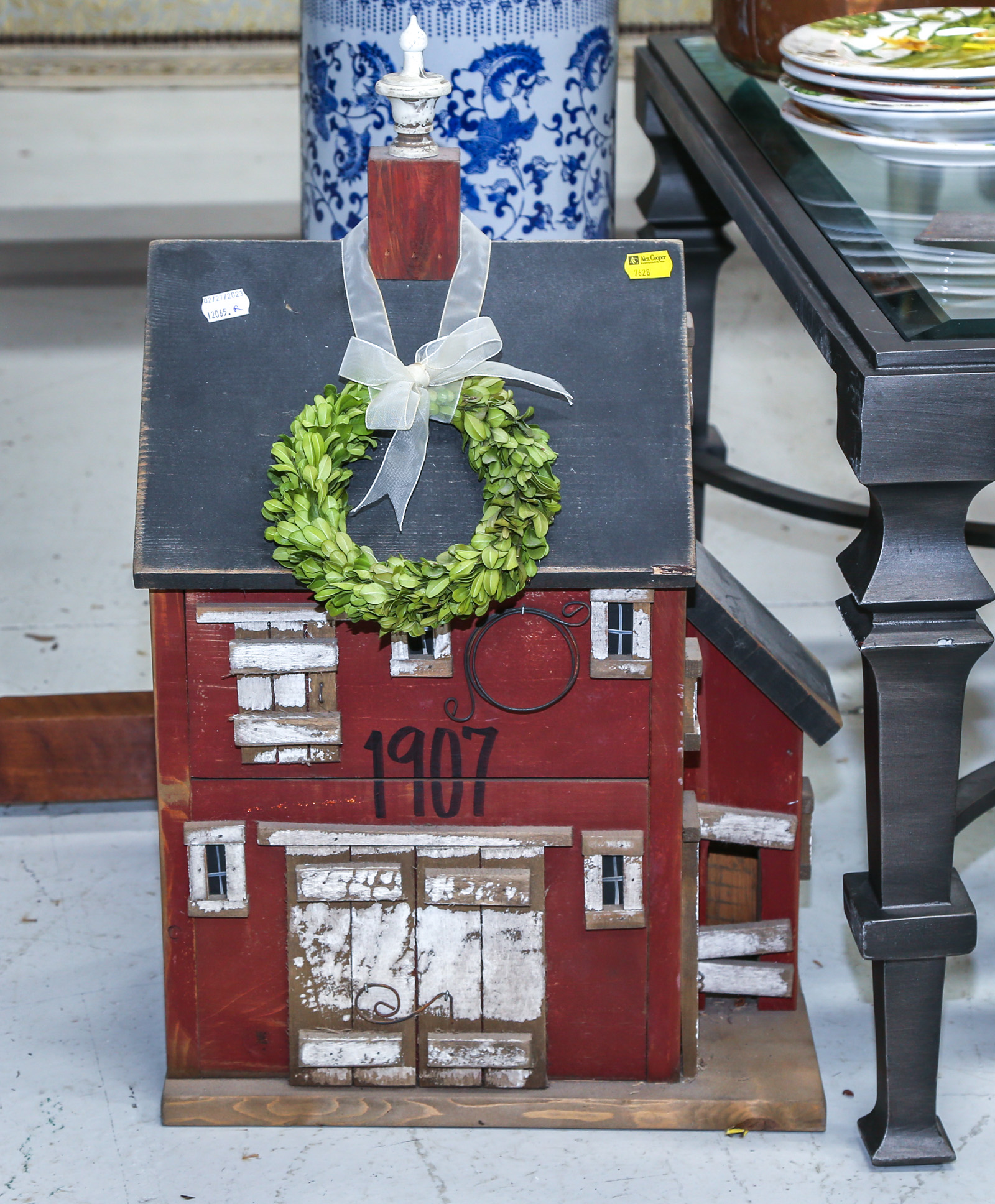 FOLK ART STYLE MODEL CARRIAGE HOUSE