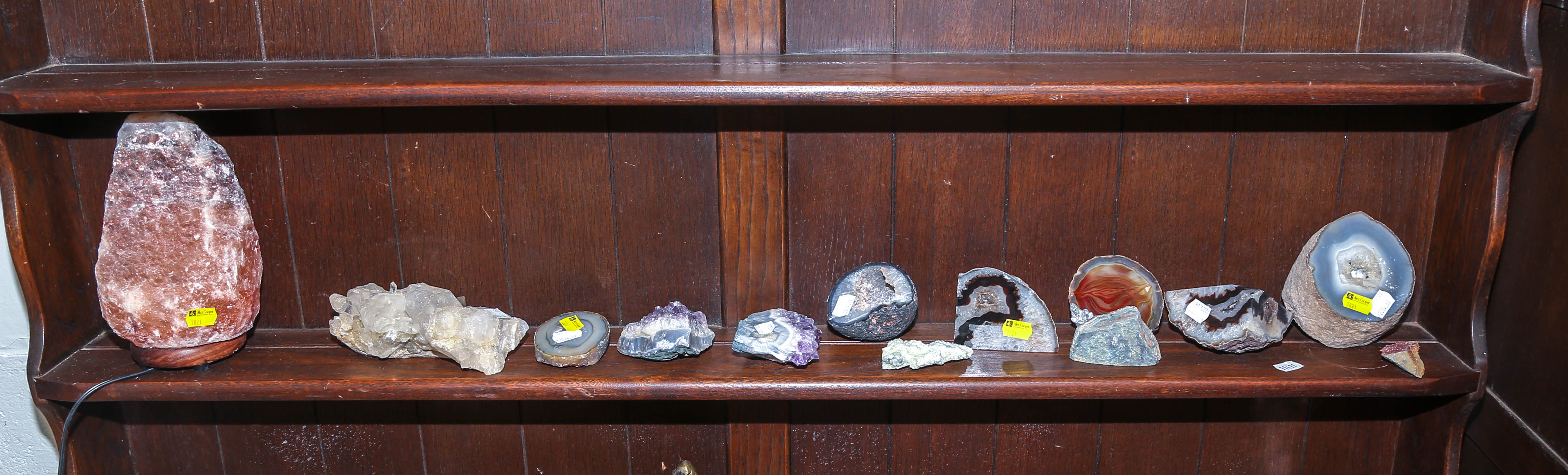 ASSORTMENT OF GEODES & MINERALS