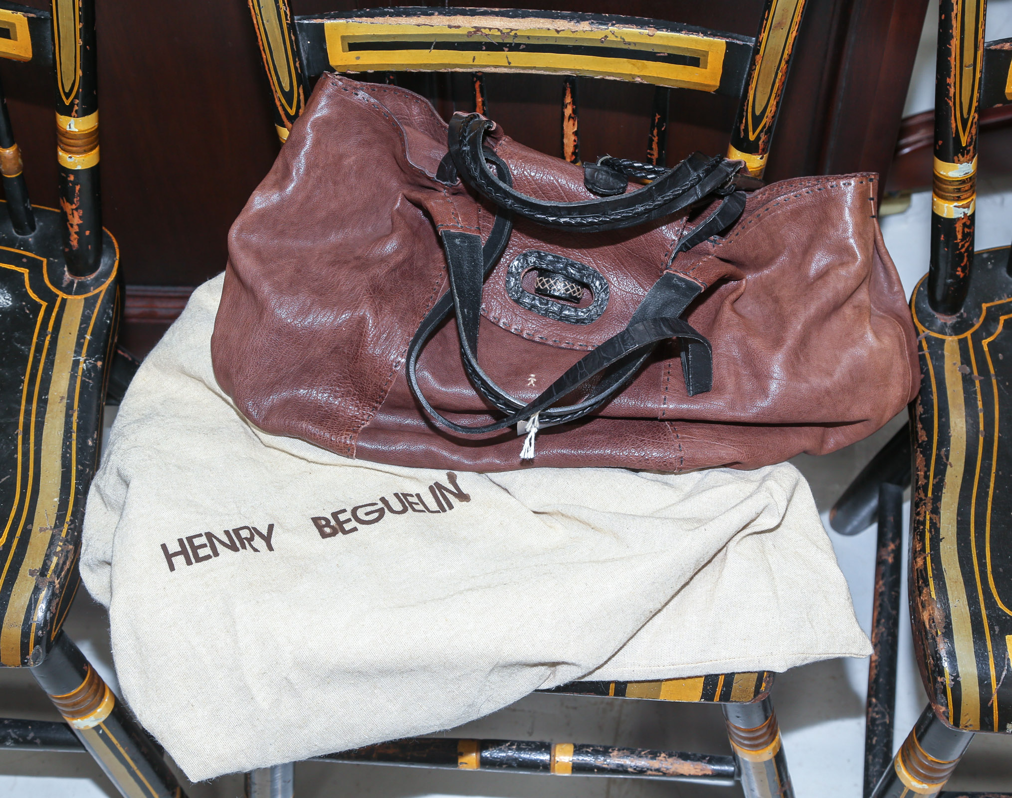 A LEATHER HENRY BEGUELIN HANDBAG