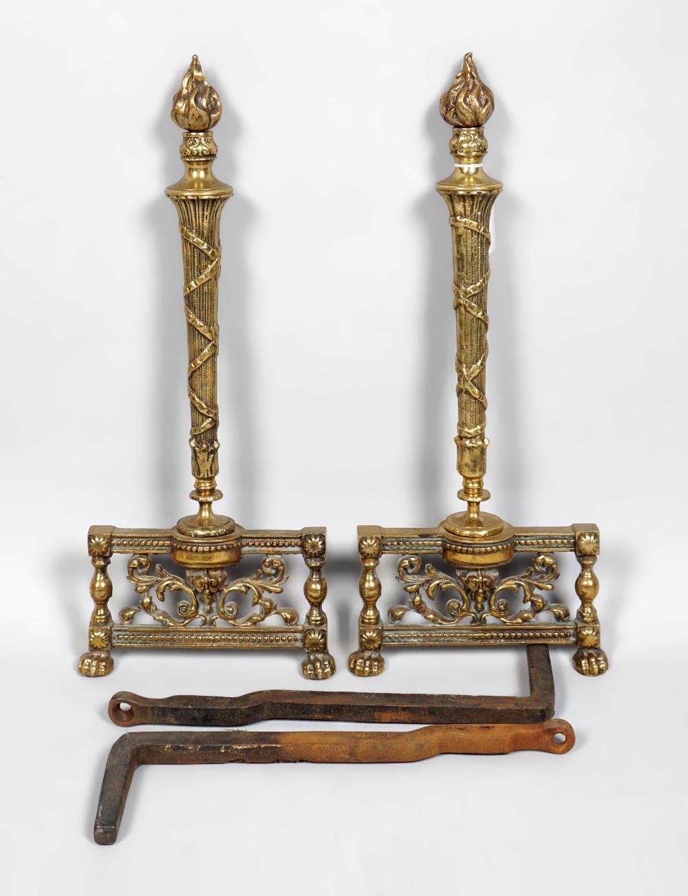 PAIR OF CLASSICAL STYLE BRASS ANDIRONS 2ec1fb