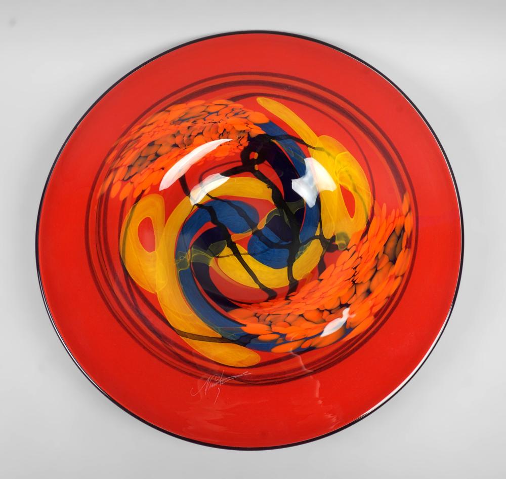 LARGE CIRCULAR CHARGER WITH ABSTRACT