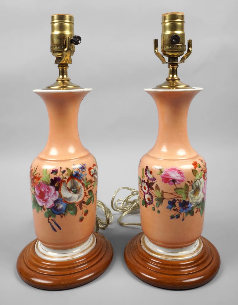 PAIR OF ORANGE PORCELAIN VASES 2ec27d