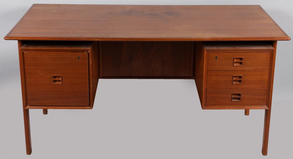 ARNE VODDER TEAK DESK CIRCA 1965 2ec3ce