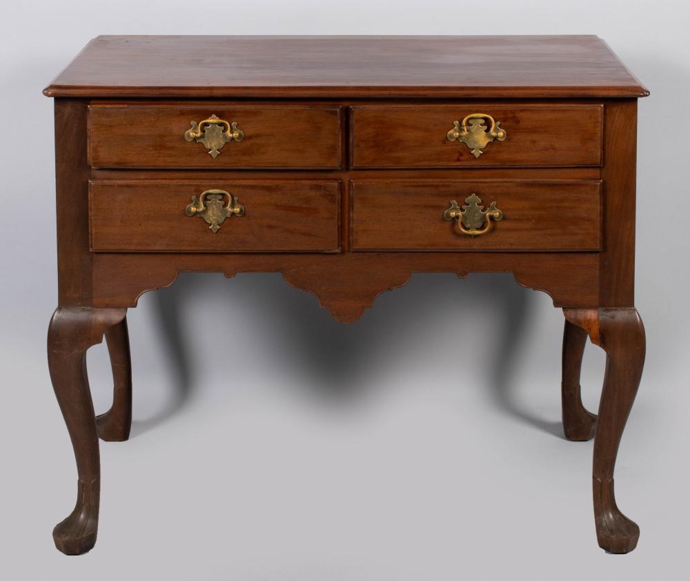 CHIPPENDALE STYLE MAHOGANY LOWBOY 2ec495