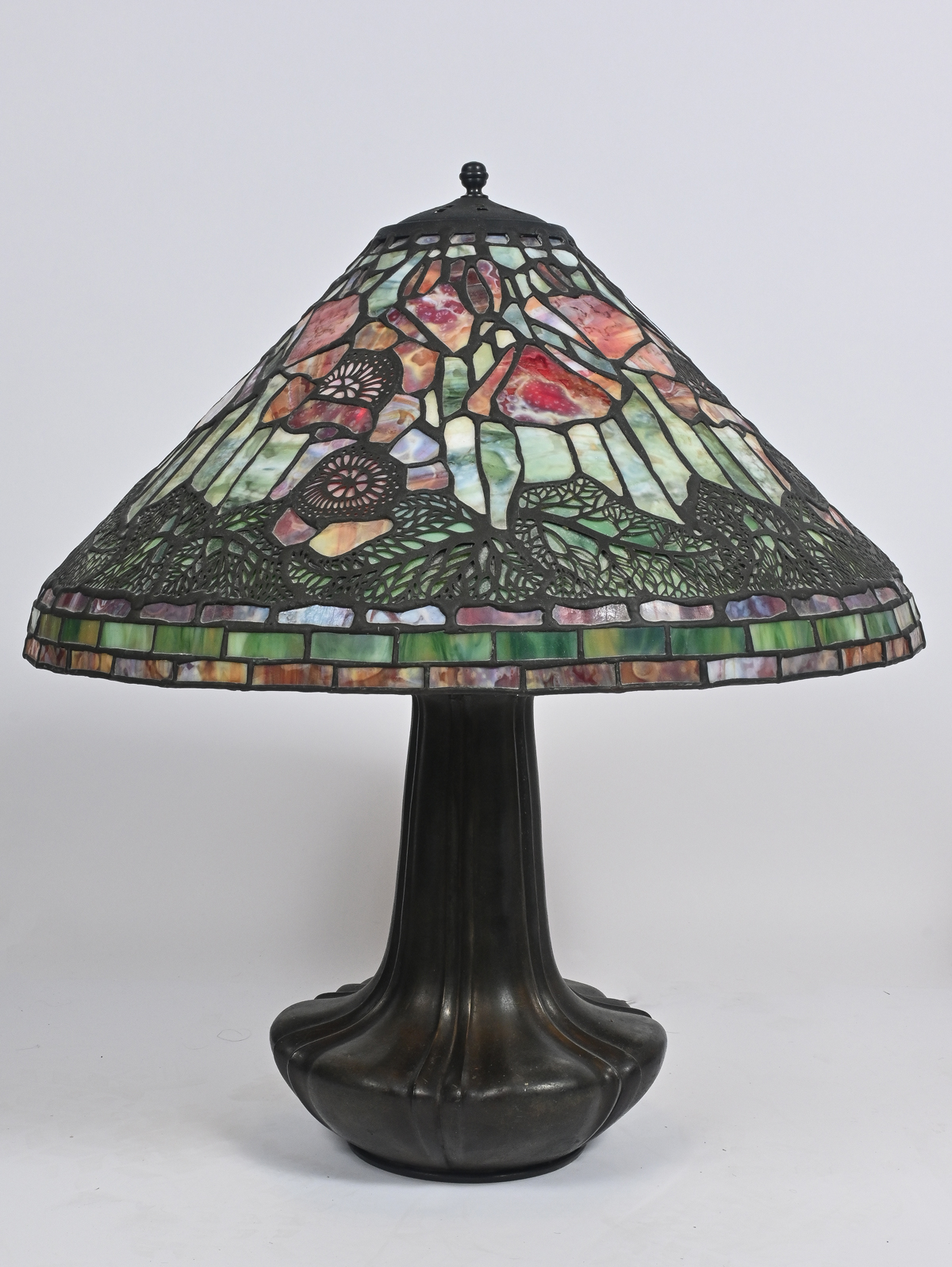 TIFFANY STYLE STAINED GLASS POPPY LAMP: