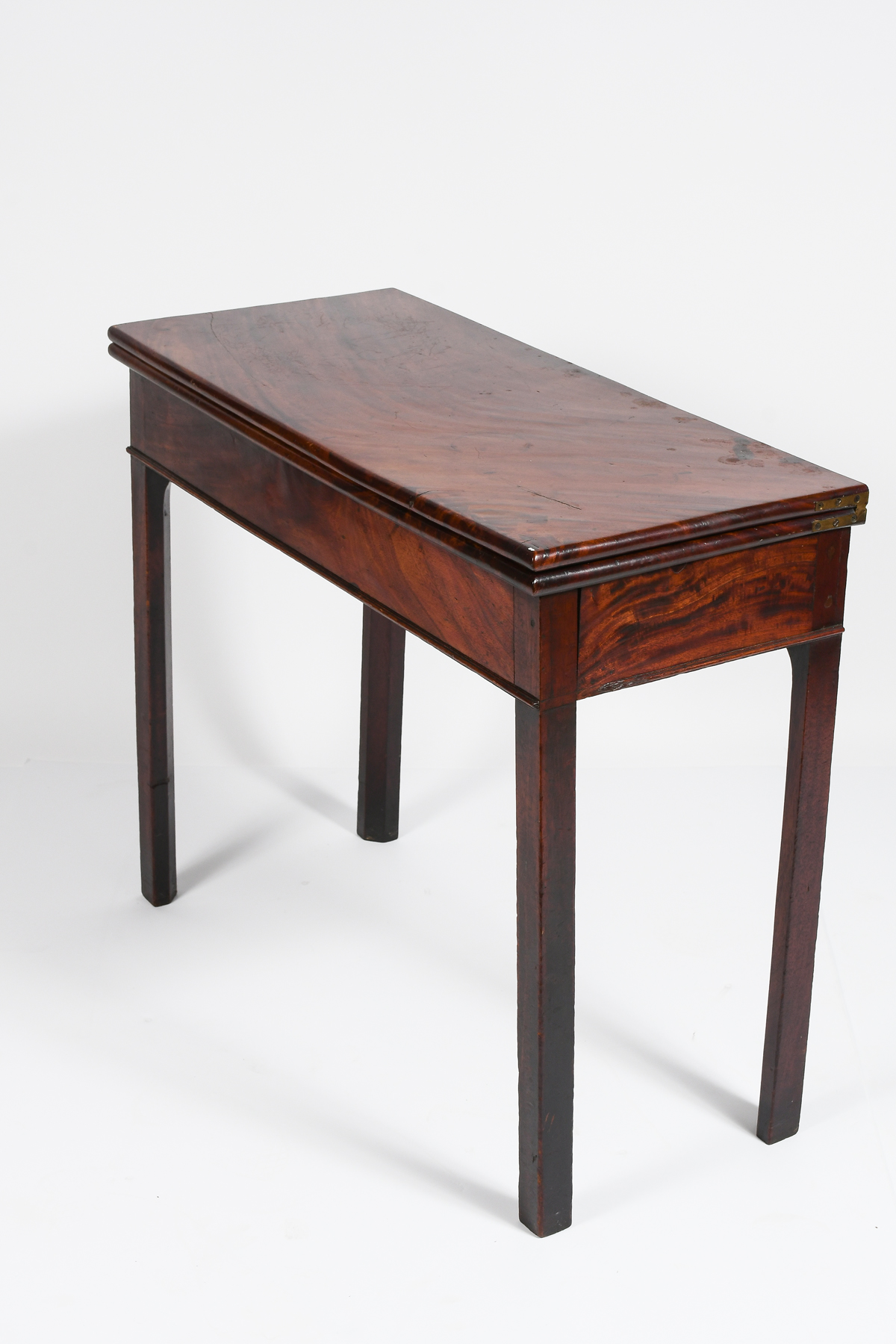 HIGHLY GRAINED MAHOGANY GAME TABLE  2ecac2