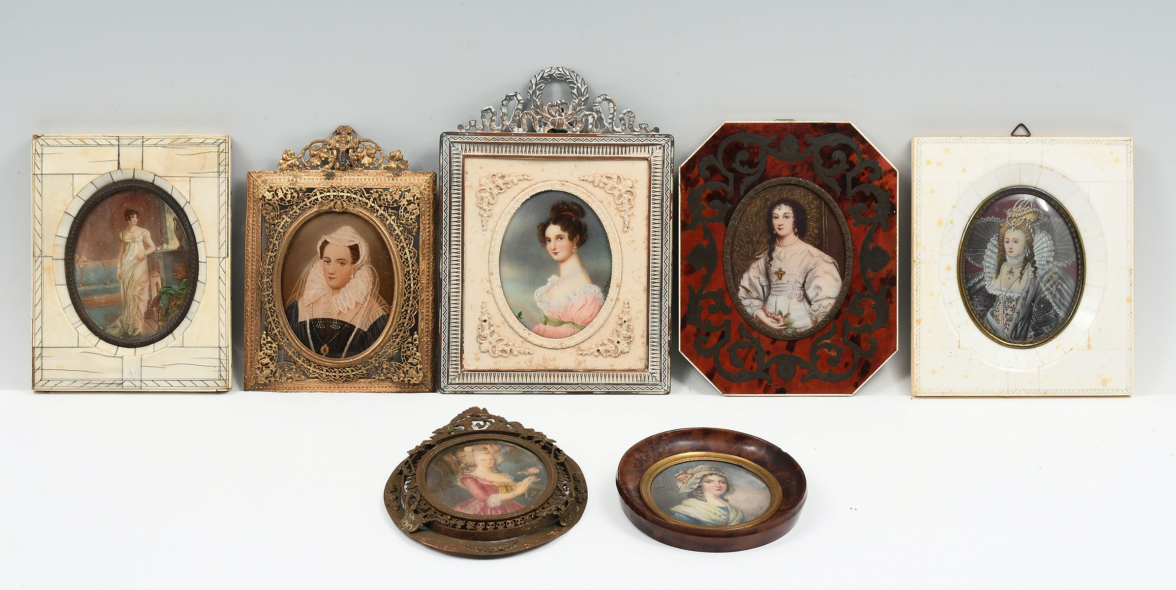 SEVEN PIECE MINIATURE PORTRAIT 2ecad7