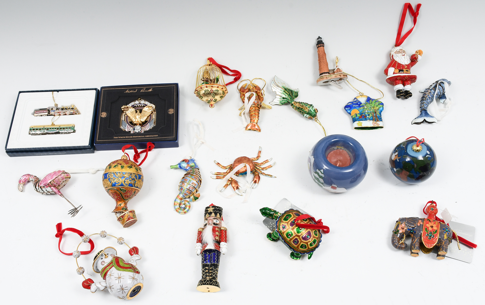 19 PC. DESIGNER CHRISTMAS ORNAMENTS: