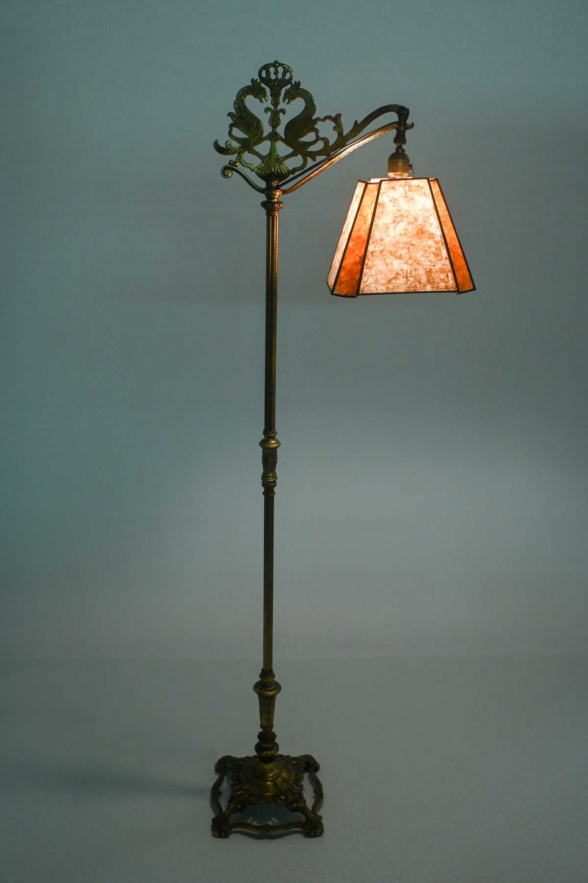 GILT FIGURAL FLOOR LAMP WITH MICA 2ecbca