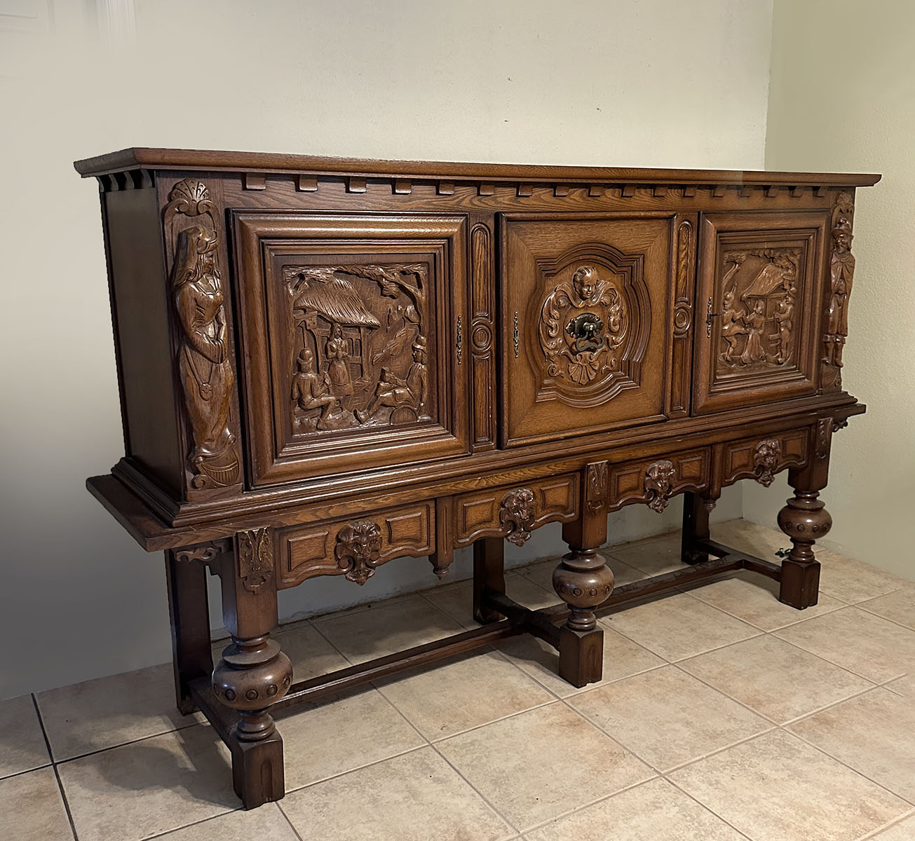 HIGHLY CARVED FRENCH GOTHIC SIDEBOARD/BAR: