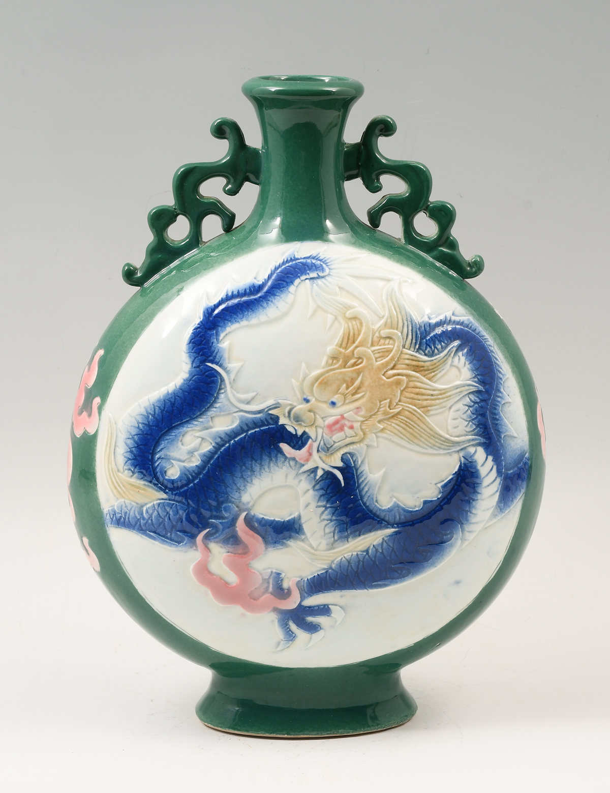 CHINESE PORCELAIN DRAGON MOTIF